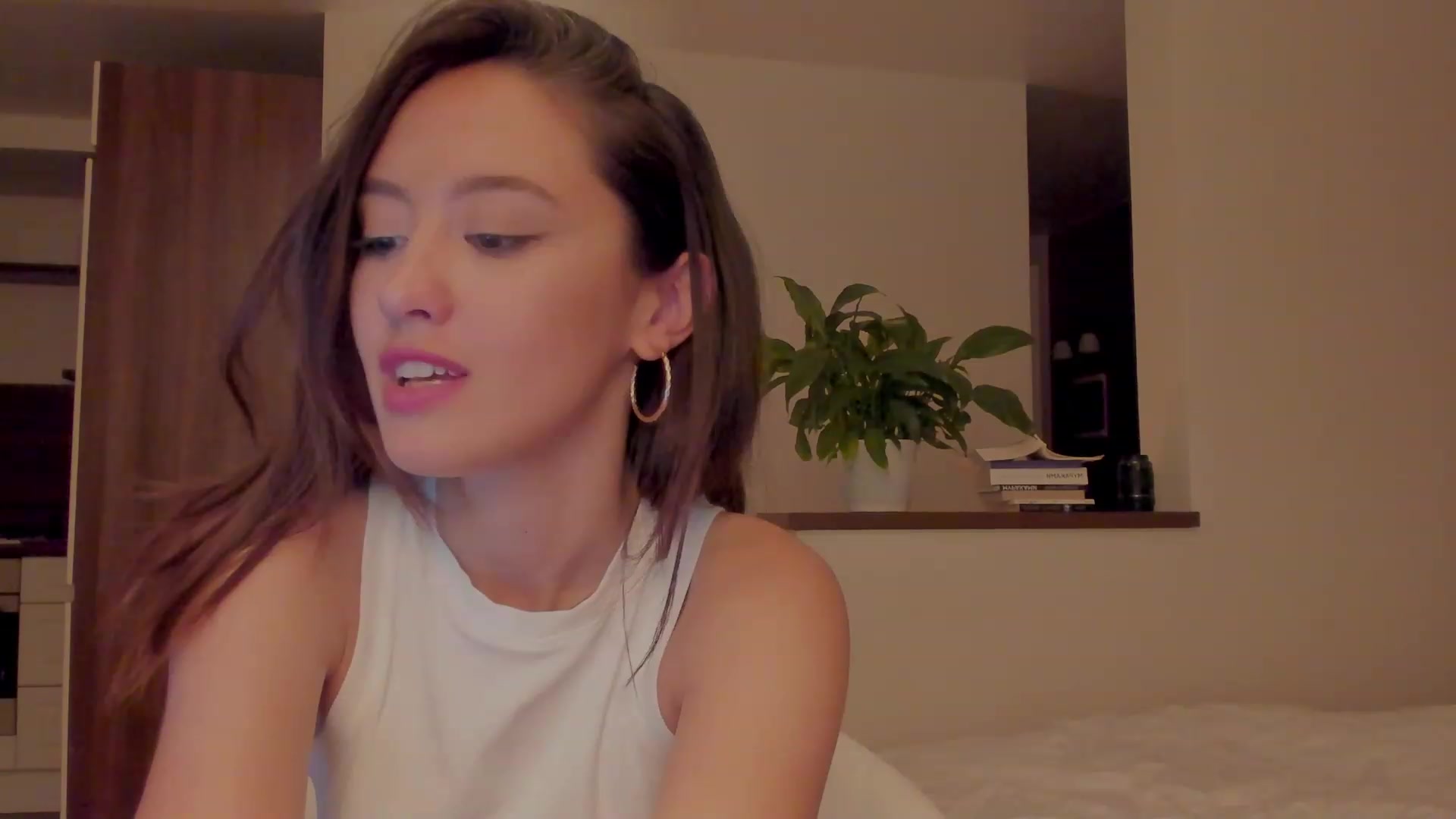 Gallery image thumbnail from AlexaGirl1's myfreecams stream on, 06/01/2023, 18:29 image 16 of 20