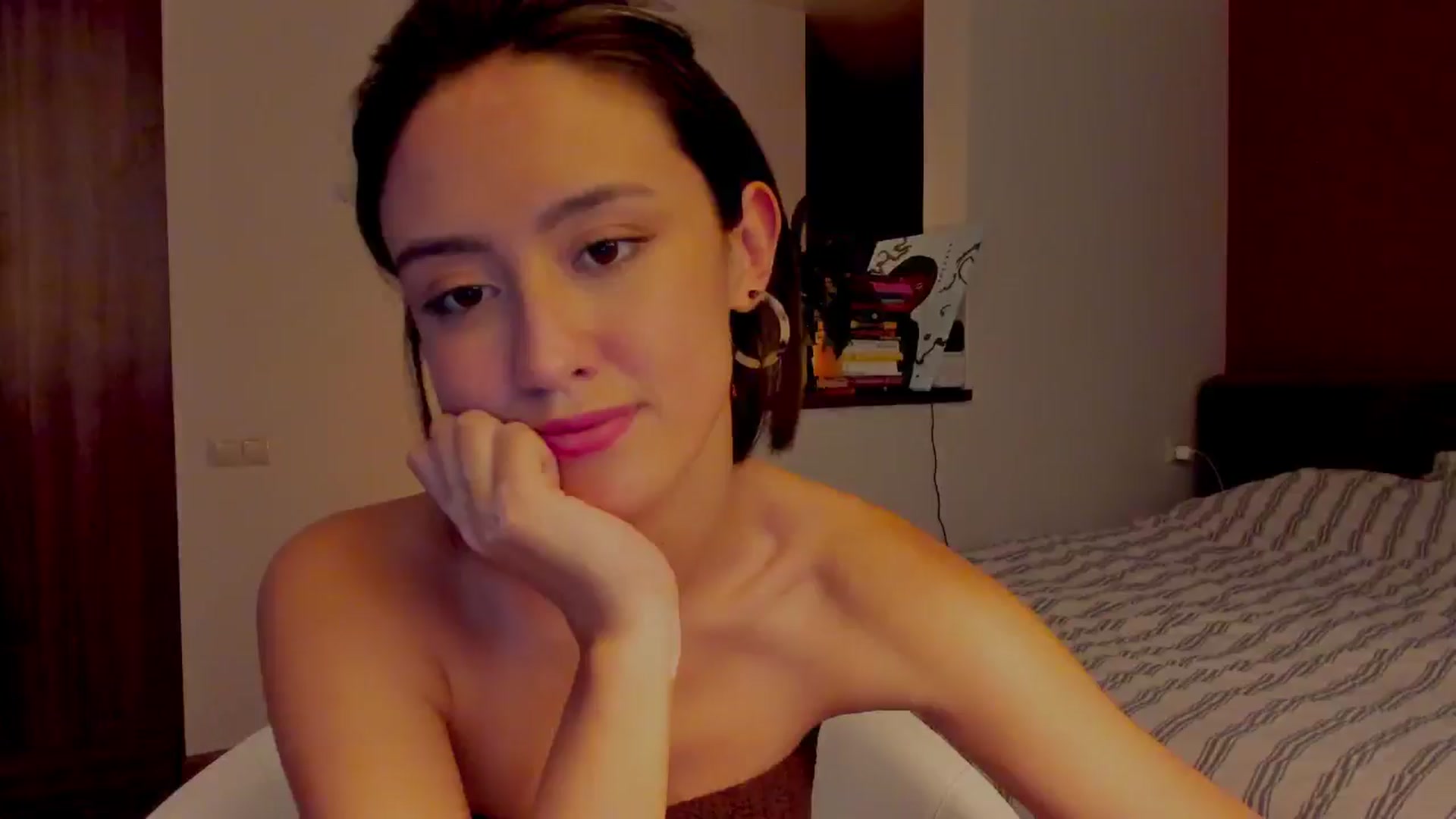 Gallery image thumbnail from AlexaGirl1's myfreecams stream on, 06/26/2024, 16:33 image 6 of 20