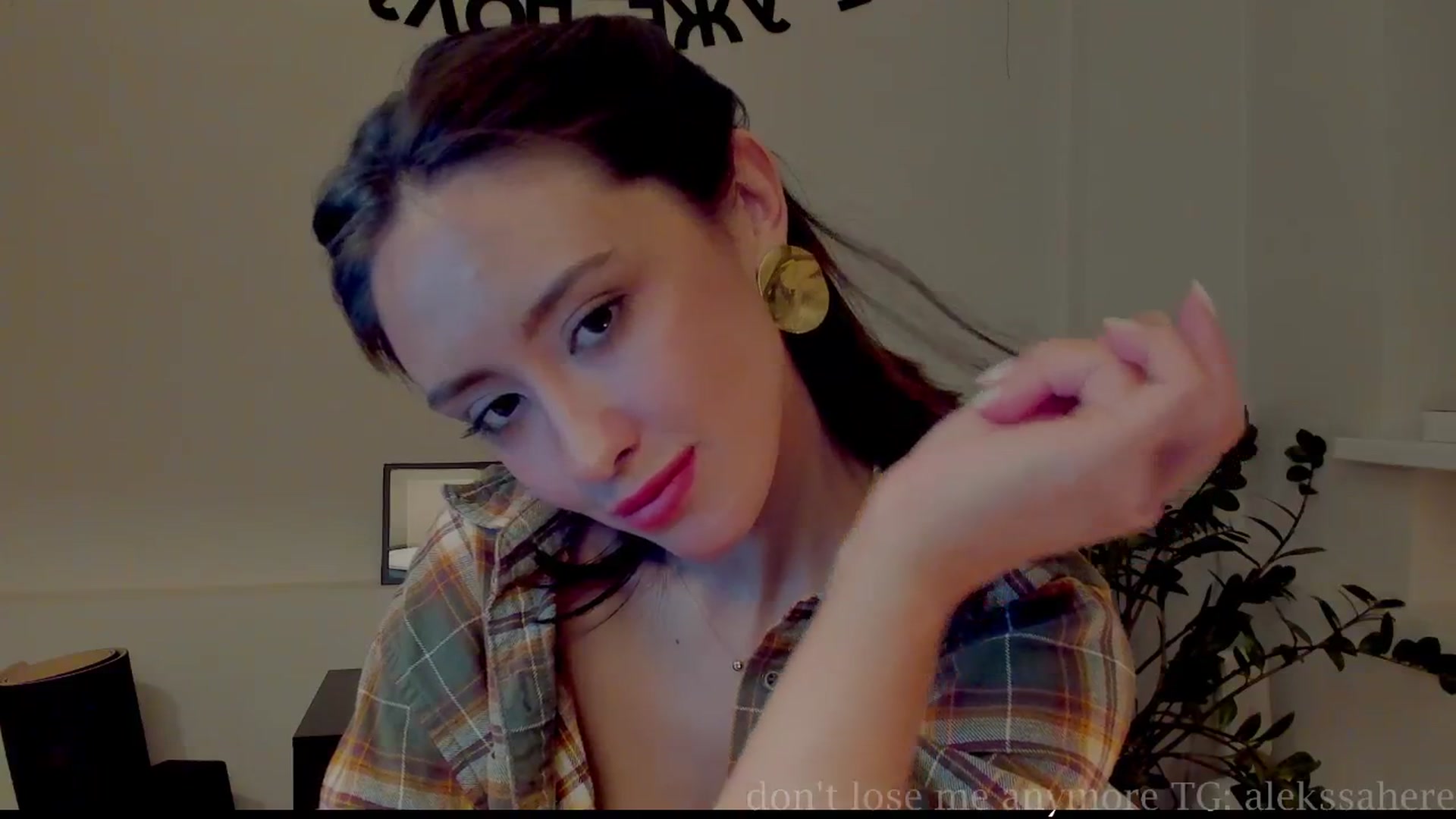 Gallery image thumbnail from AlexaGirl1's myfreecams stream on, 04/18/2025, 19:04 image 6 of 20