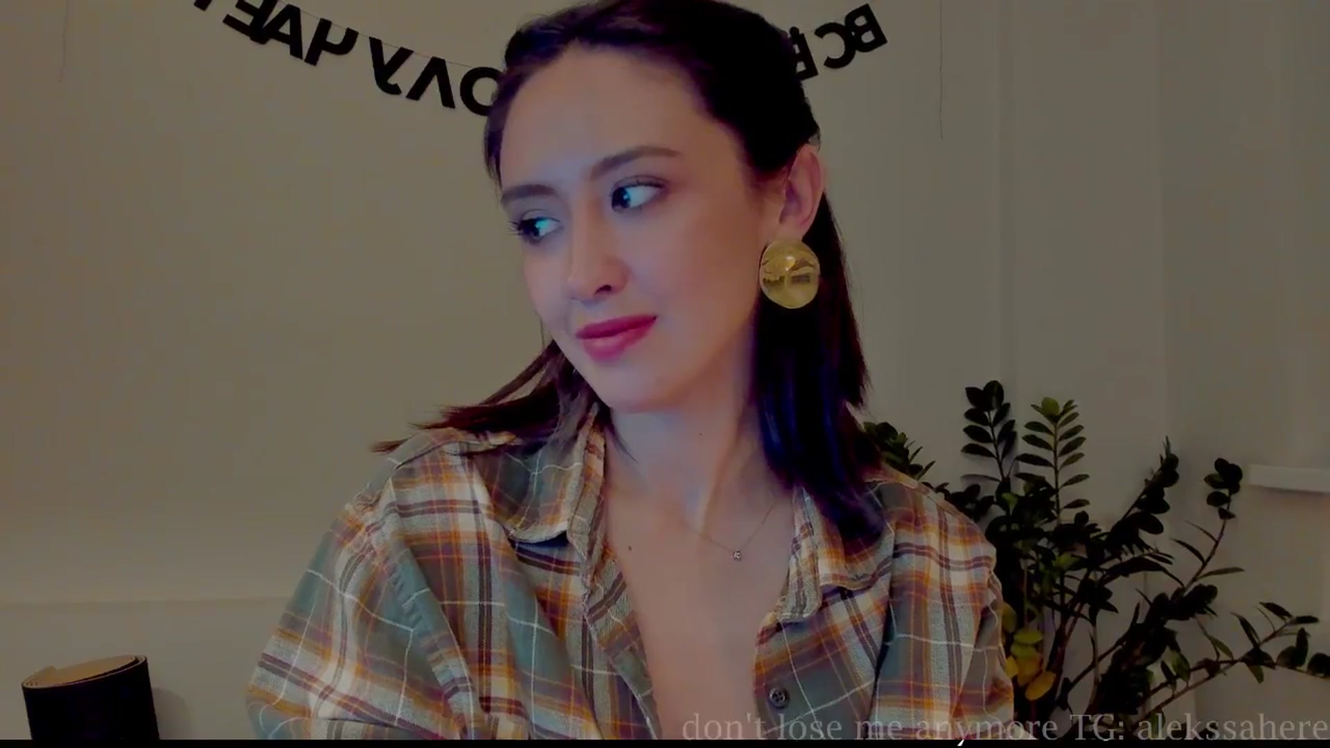 Gallery image thumbnail from AlexaGirl1's myfreecams stream on, 04/18/2025, 19:04 image 4 of 20