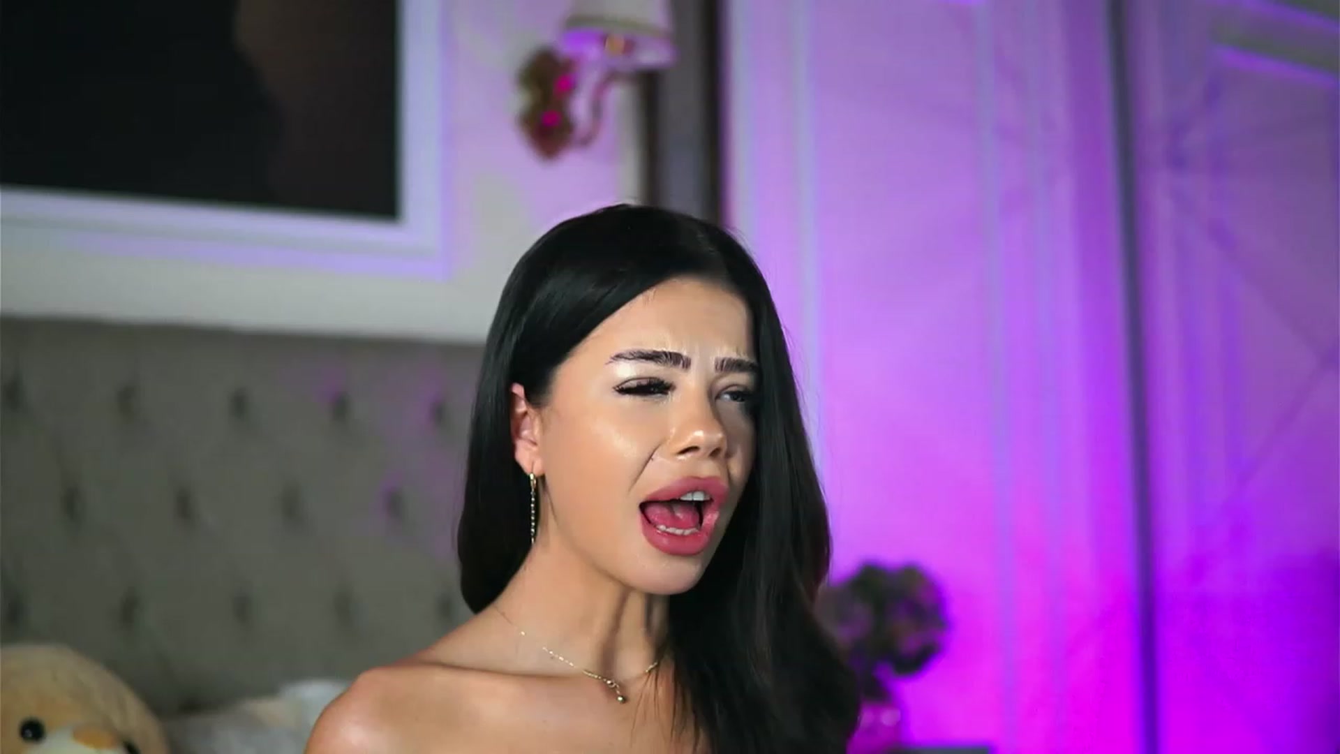 Gallery image thumbnail from AlexaHeyesz's myfreecams stream on, 02/12/2023, 11:30 image 10 of 20