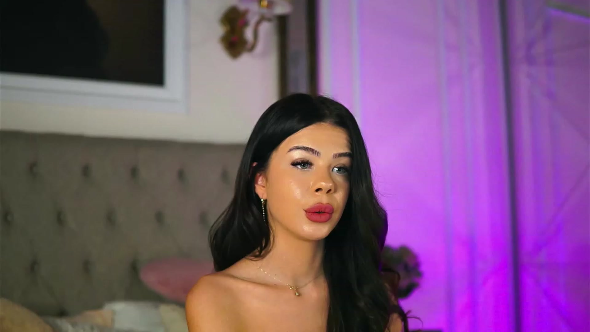 Gallery image thumbnail from AlexaHeyesz's myfreecams stream on, 02/14/2023, 11:21 image 2 of 20