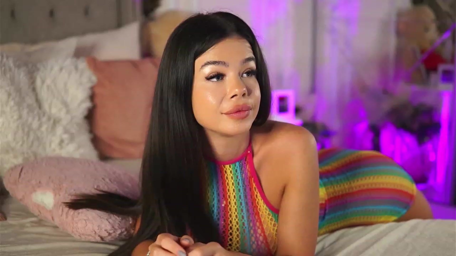 Gallery image thumbnail from AlexaHeyesz's myfreecams stream on, 04/25/2023, 10:21 image 17 of 20