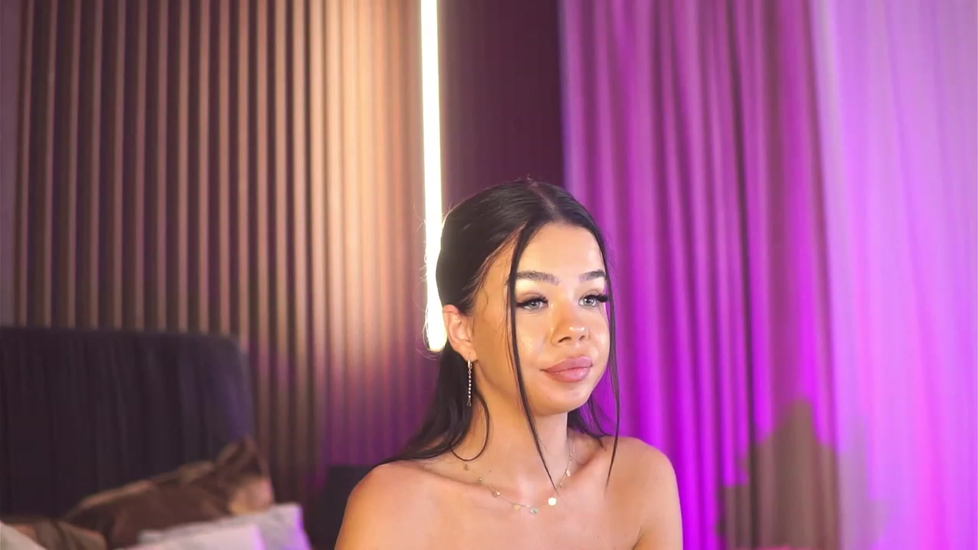 Gallery image thumbnail from AlexaHeyesz's myfreecams stream on, 07/07/2023, 10:32 image 16 of 20