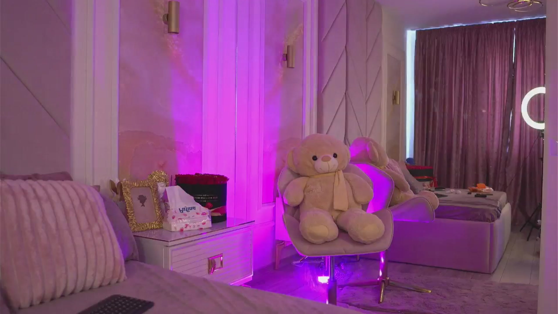 Gallery image thumbnail from AlexaHeyesz's myfreecams stream on, 05/30/2024, 10:36 image 11 of 20