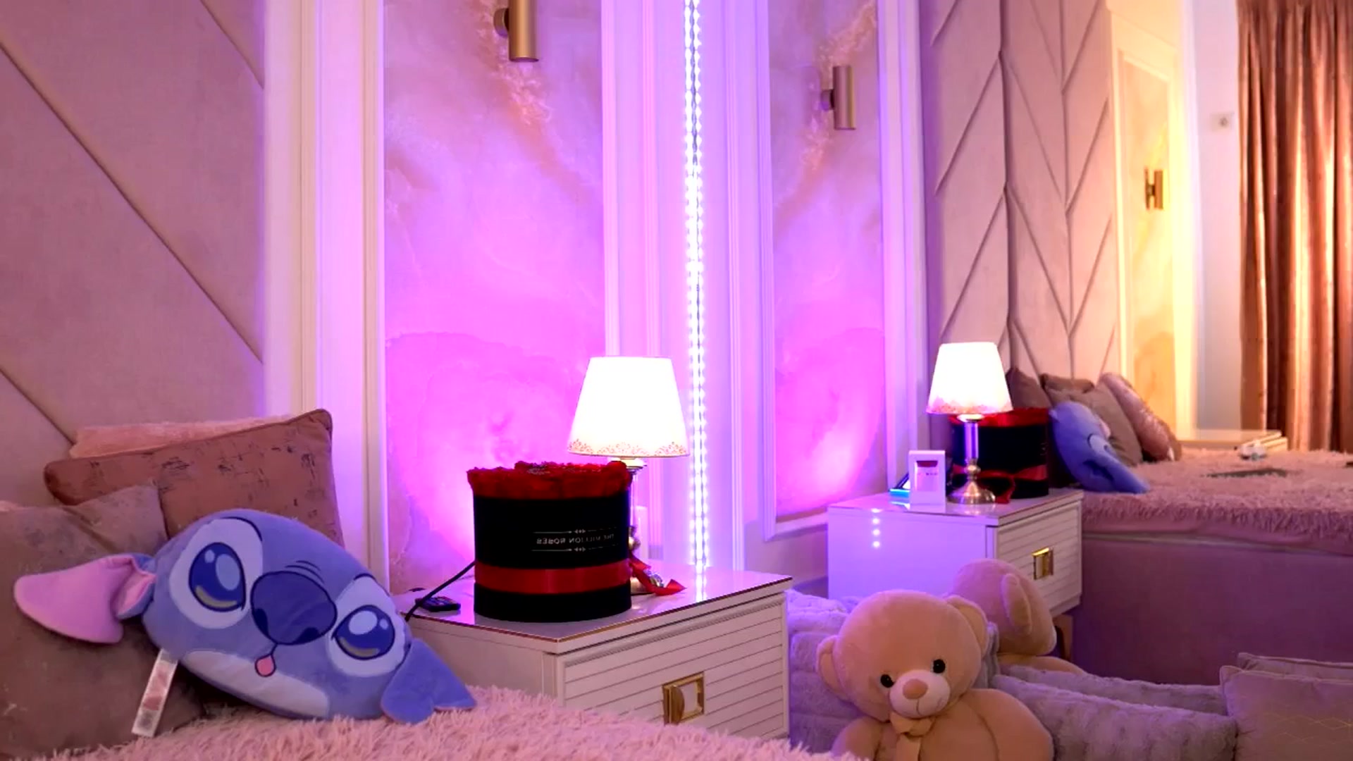 Gallery image thumbnail from AlexaHeyesz's myfreecams stream on, 03/19/2025, 09:27 image 12 of 20