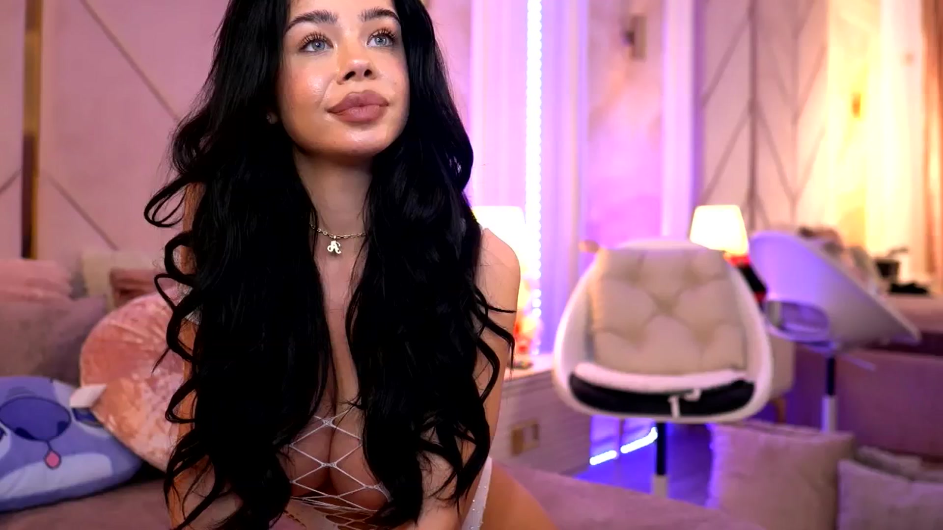 Gallery image thumbnail from AlexaHeyesz's myfreecams stream on, 05/06/2025, 09:59 image 4 of 20