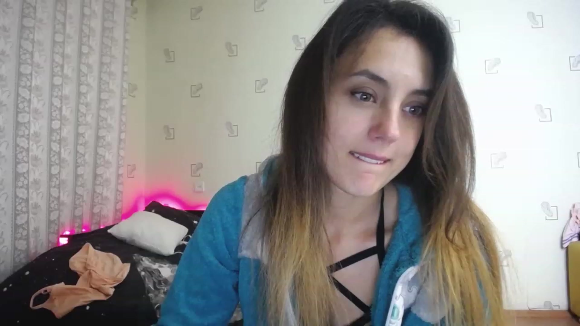 Gallery image thumbnail from AlexaPirania's myfreecams stream on, 11/19/2022, 01:14 image 19 of 20