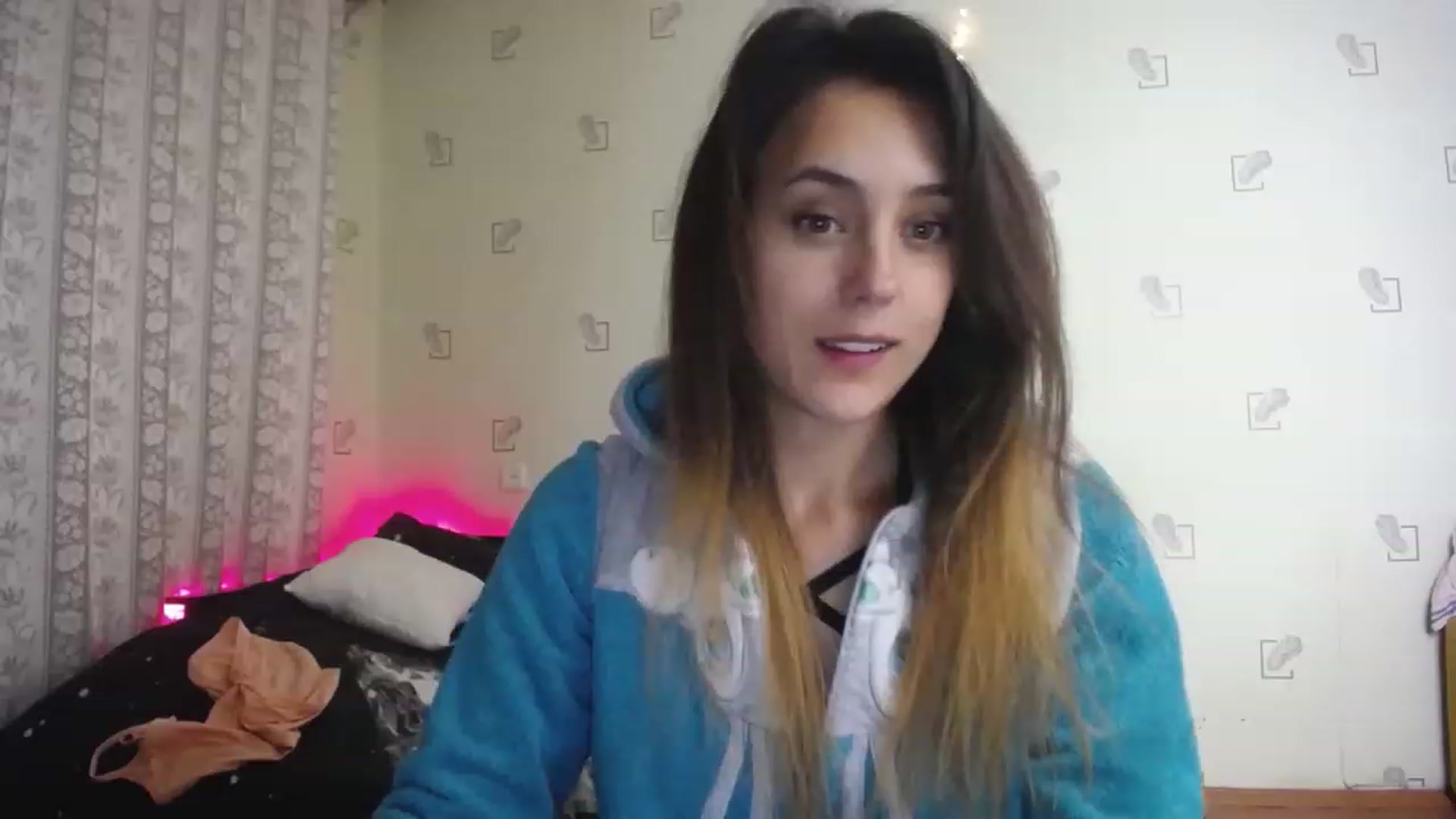 Gallery image thumbnail from AlexaPirania's myfreecams stream on, 11/19/2022, 01:14 image 4 of 20