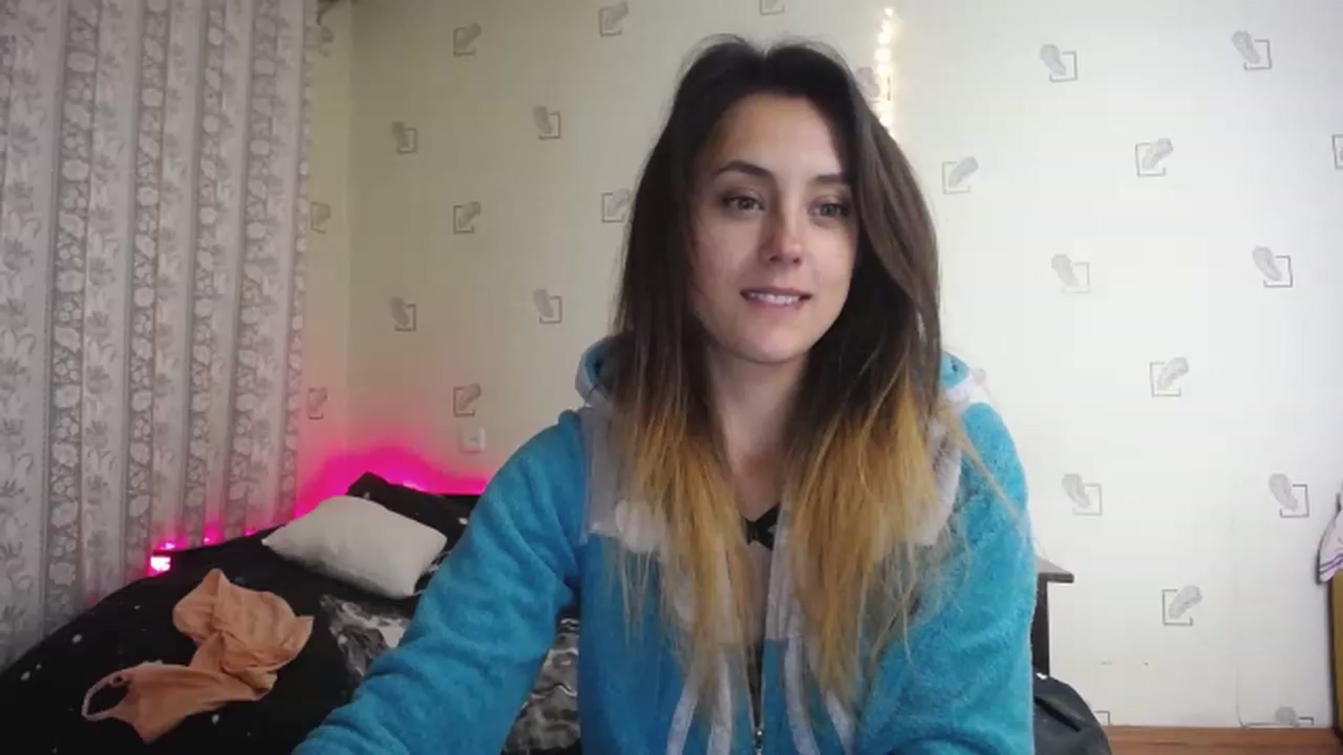 Gallery image thumbnail from AlexaPirania's myfreecams stream on, 11/19/2022, 01:14 image 2 of 20