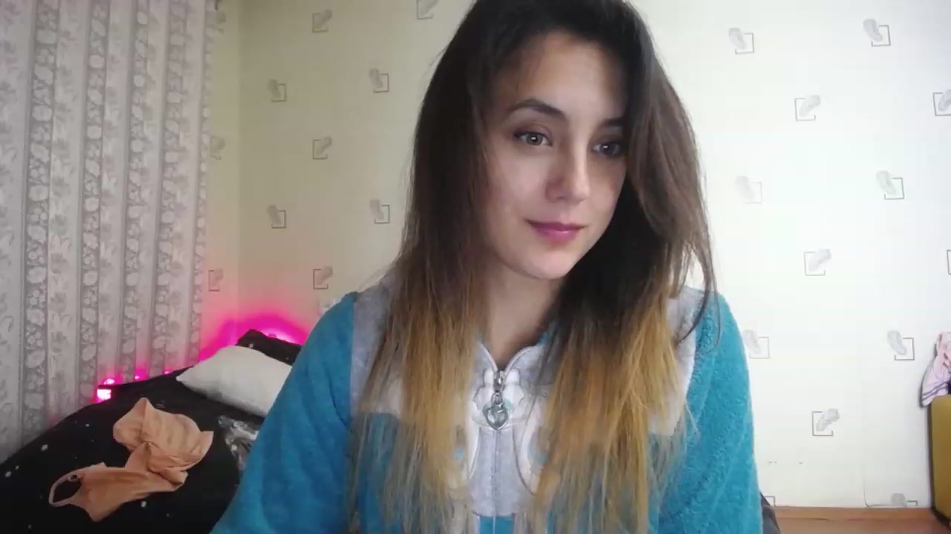 Gallery image thumbnail from AlexaPirania's myfreecams stream on, 11/19/2022, 01:14 image 16 of 20
