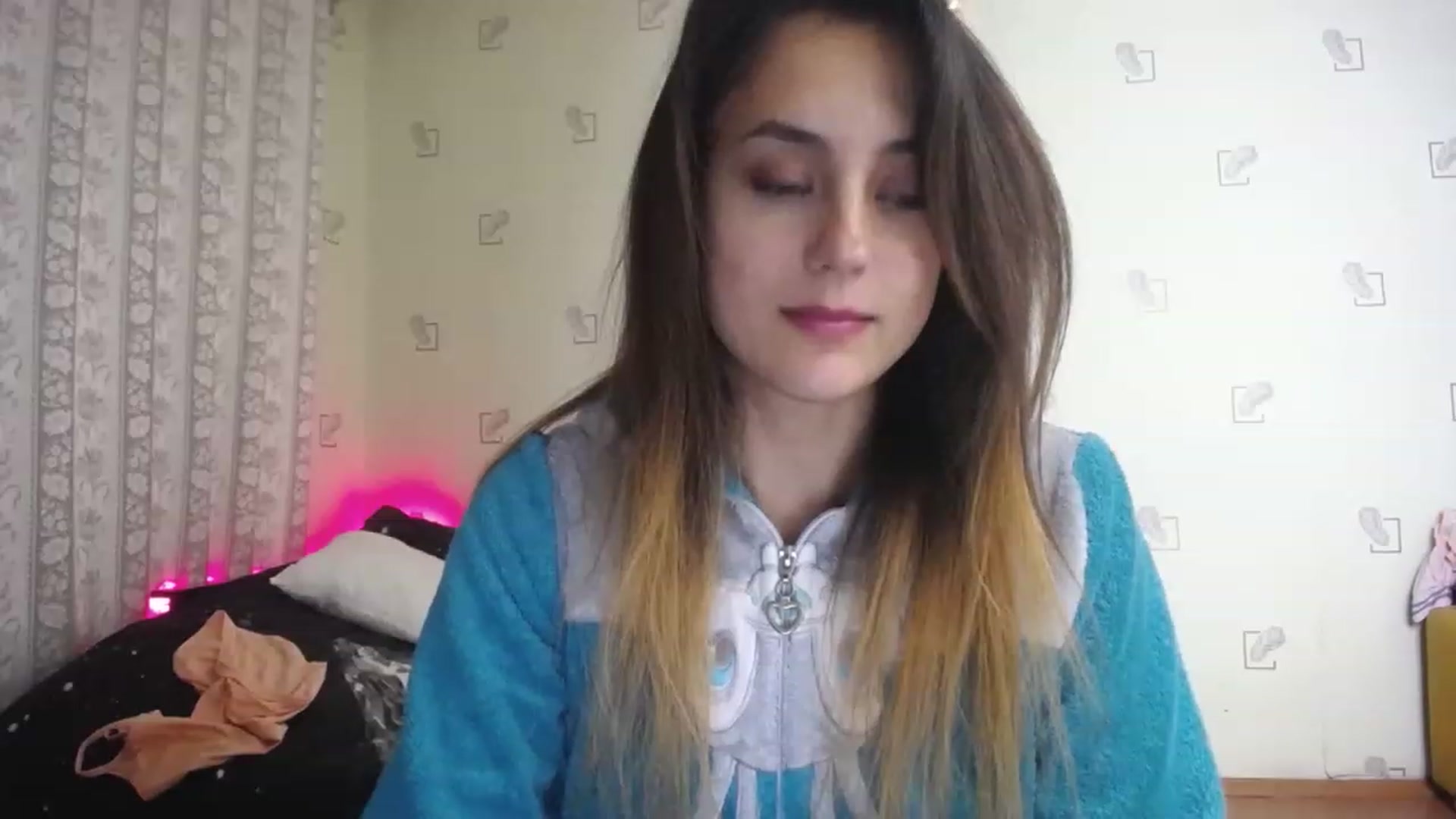 Gallery image thumbnail from AlexaPirania's myfreecams stream on, 11/19/2022, 01:14 image 15 of 20