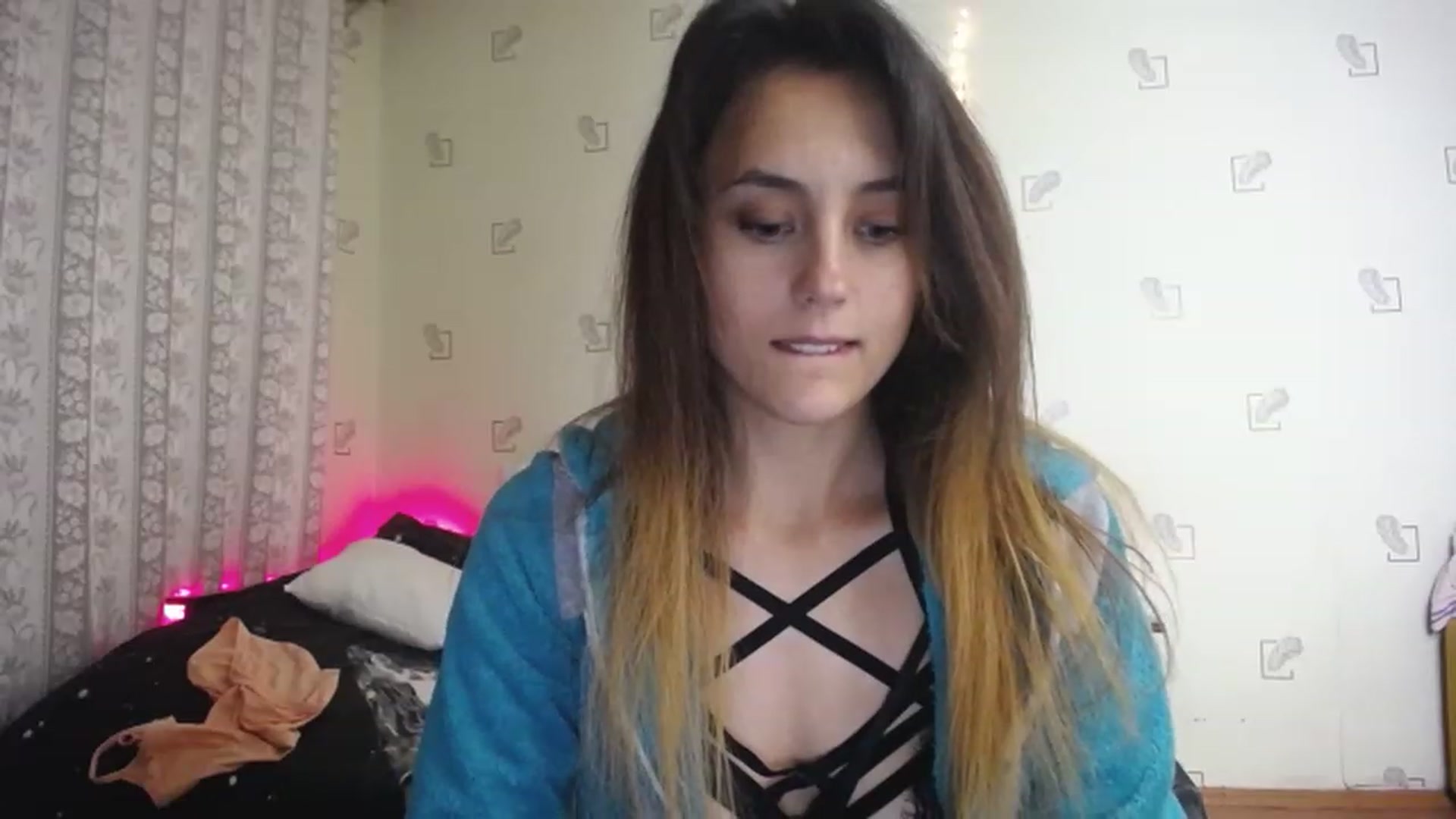 Gallery image thumbnail from AlexaPirania's myfreecams stream on, 11/19/2022, 01:14 image 10 of 20