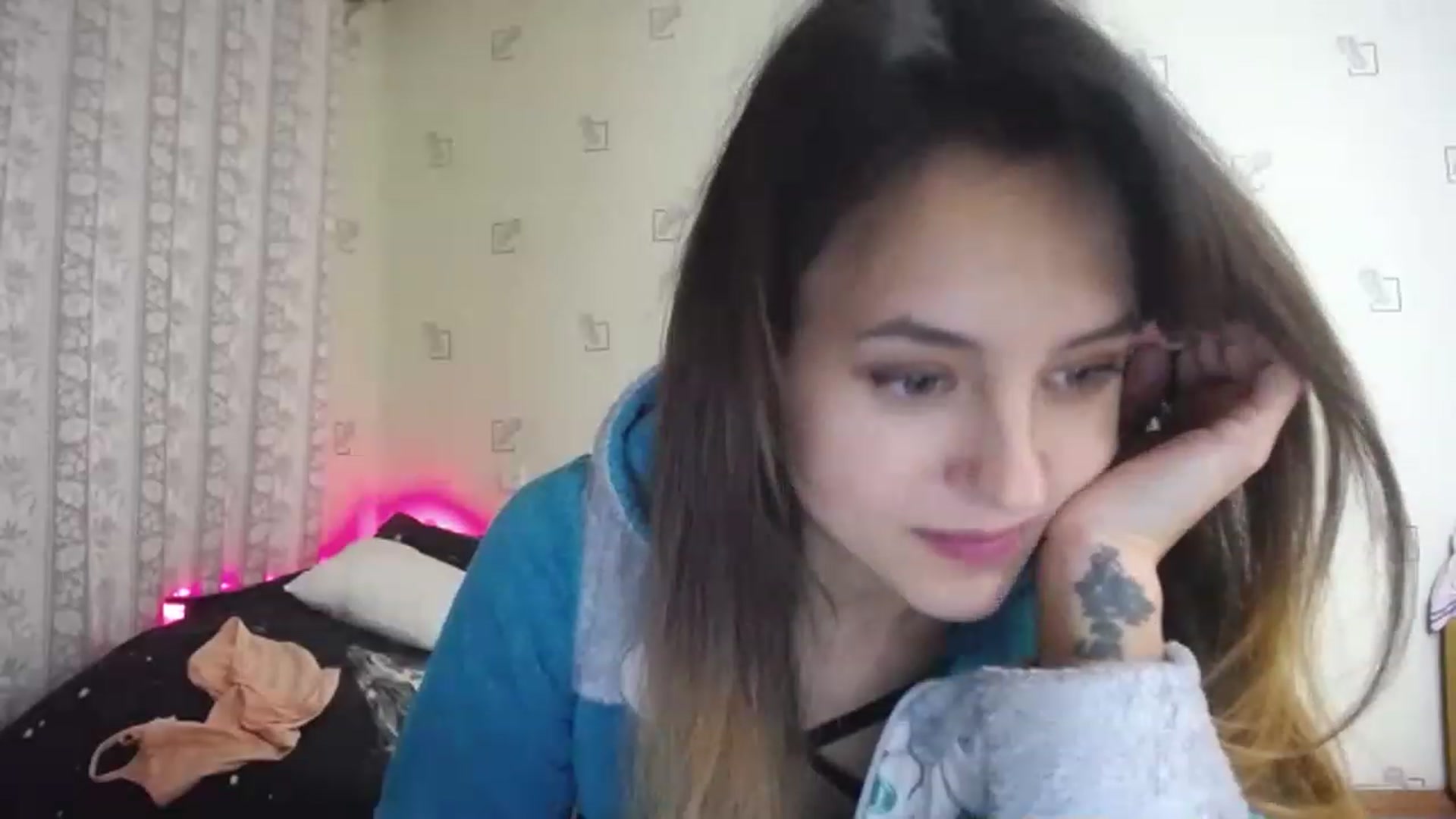 Gallery image thumbnail from AlexaPirania's myfreecams stream on, 11/19/2022, 01:14 image 3 of 20
