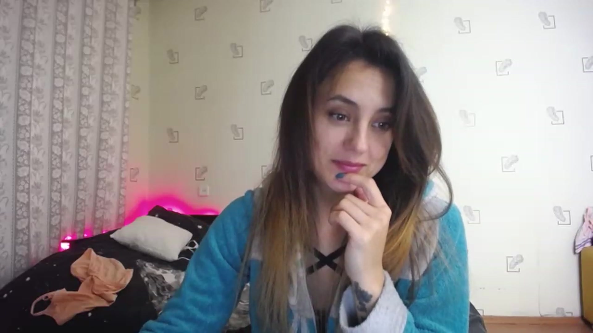 Gallery image thumbnail from AlexaPirania's myfreecams stream on, 11/19/2022, 01:14 image 18 of 20