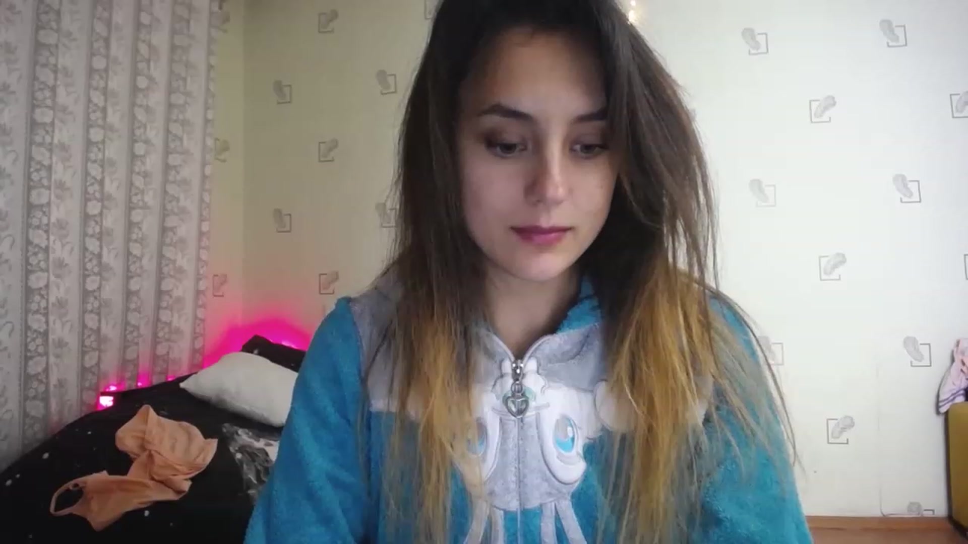 Gallery image thumbnail from AlexaPirania's myfreecams stream on, 11/19/2022, 01:14 image 14 of 20