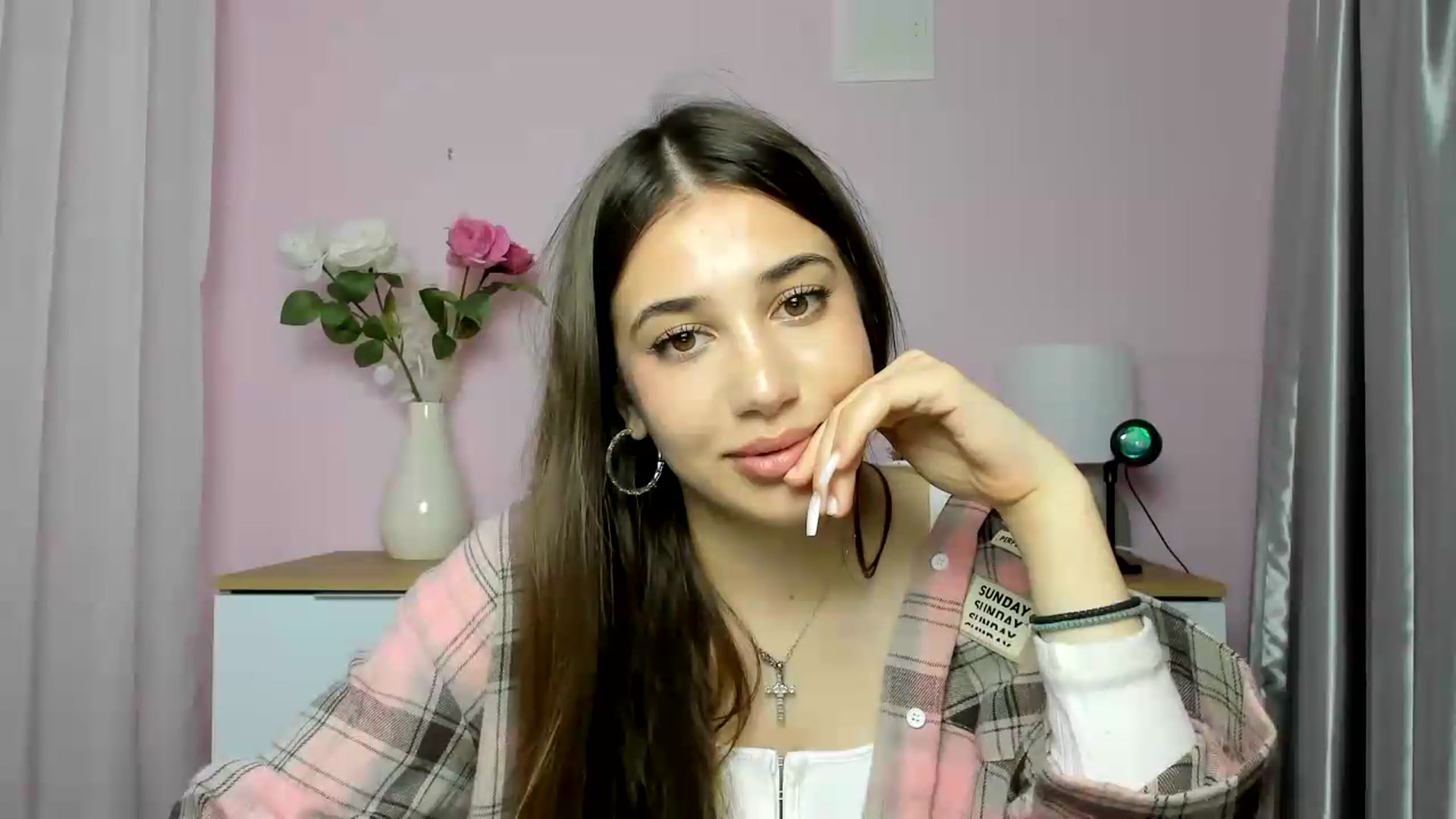 Gallery image thumbnail from AlexaPirs's myfreecams stream on, 05/20/2026, 16:36 image 16 of 20
