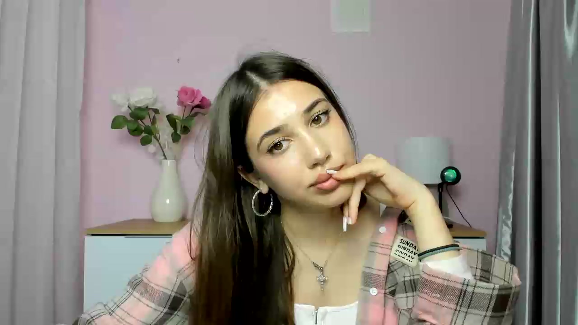Gallery image thumbnail from AlexaPirs's myfreecams stream on, 05/20/2026, 16:36 image 2 of 20