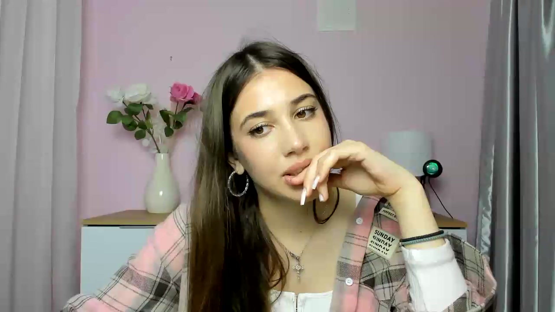 Gallery image thumbnail from AlexaPirs's myfreecams stream on, 05/20/2026, 16:36 image 18 of 20