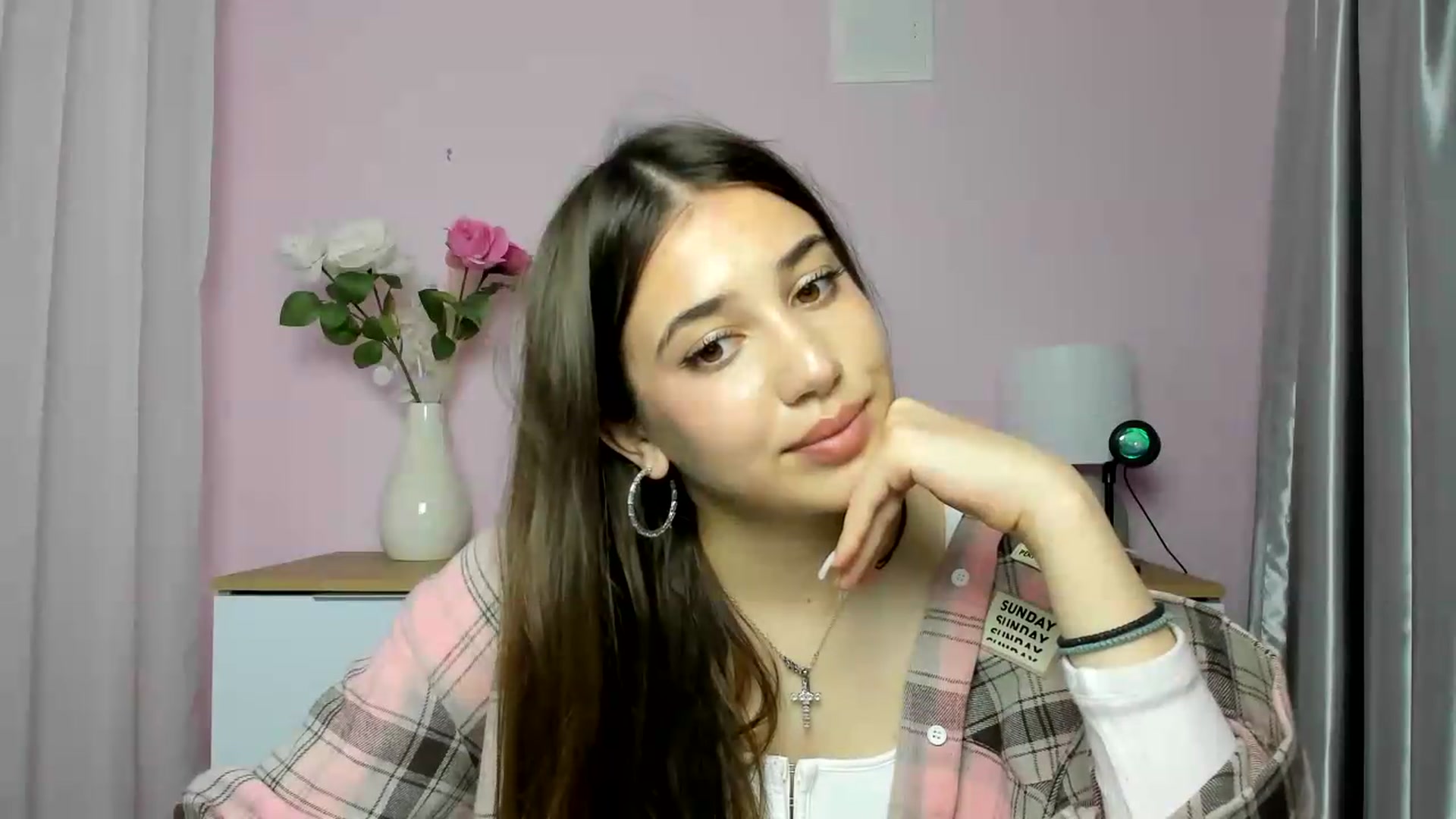 Gallery image thumbnail from AlexaPirs's myfreecams stream on, 05/20/2026, 16:36 image 14 of 20