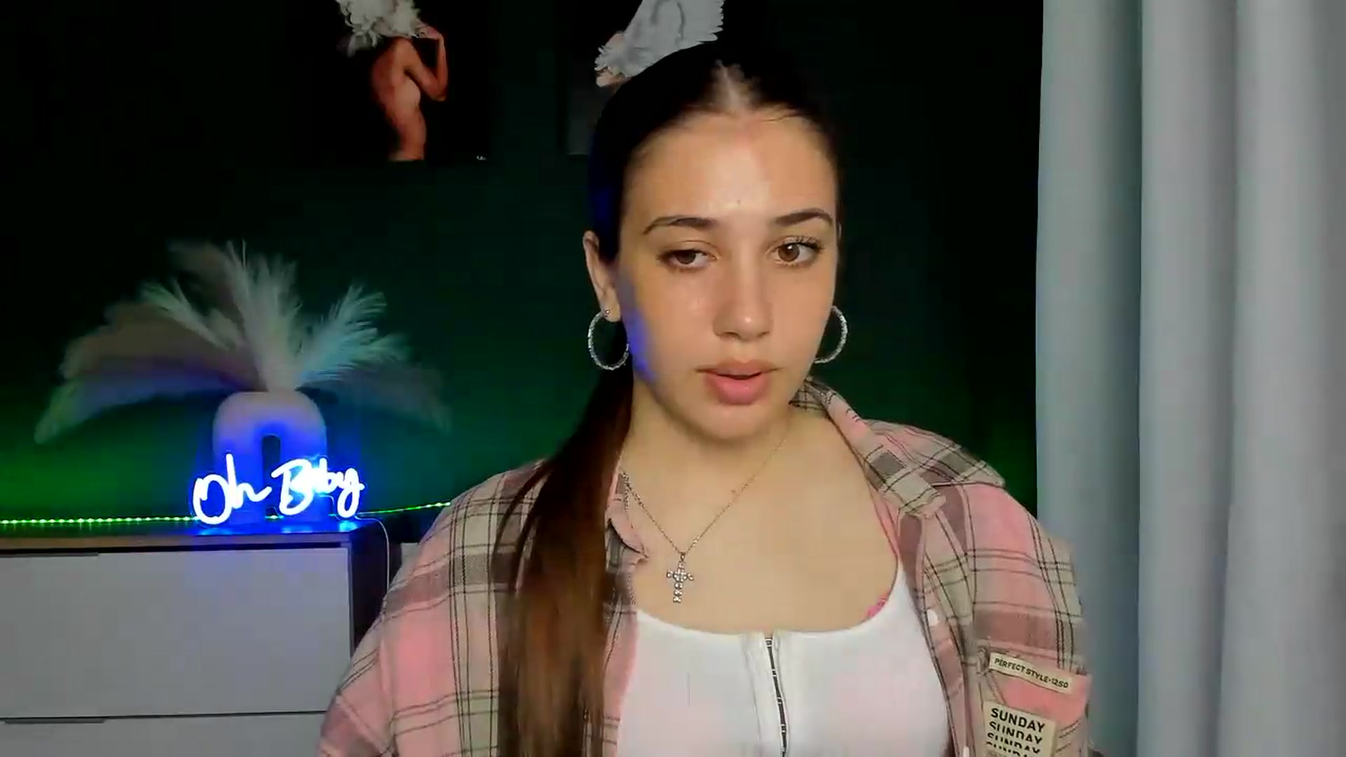 Gallery image thumbnail from AlexaPirs's myfreecams stream on, 05/21/2026, 13:29 image 19 of 20