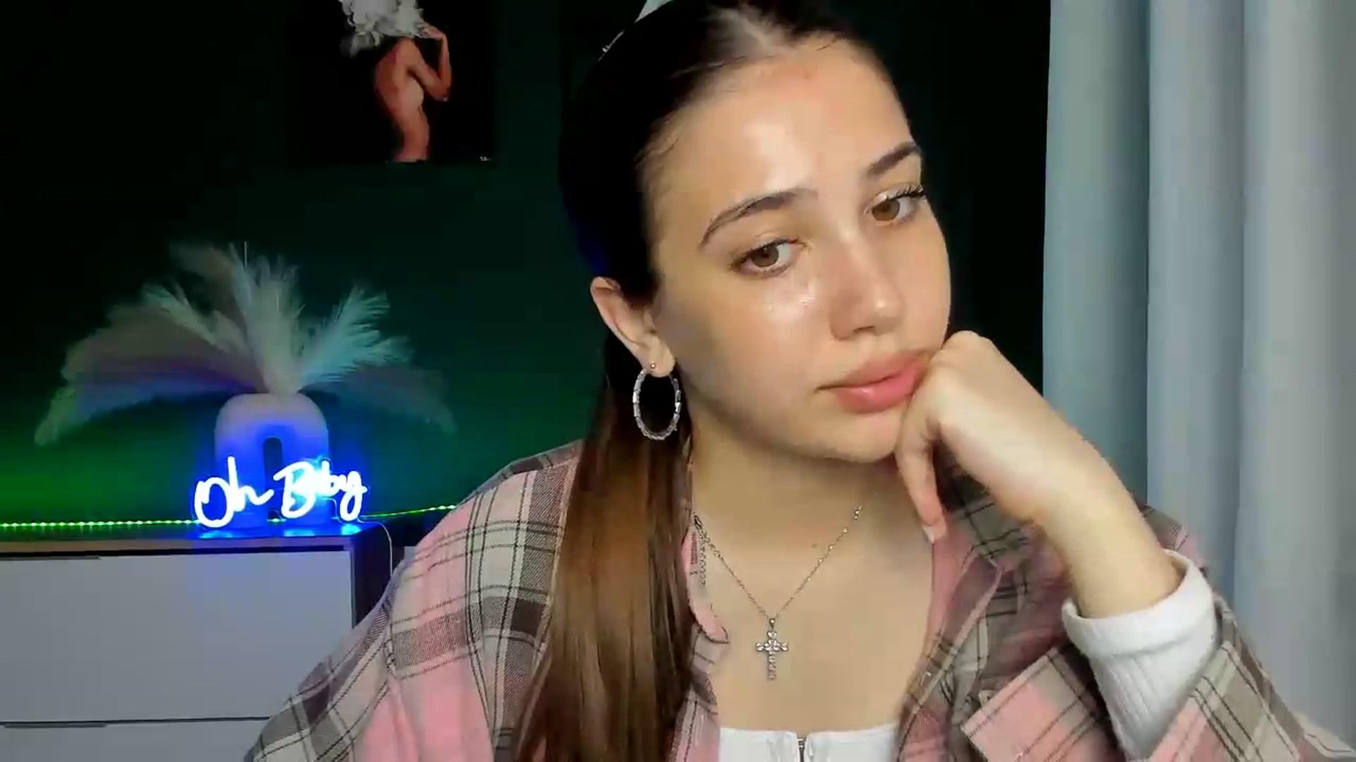 Gallery image thumbnail from AlexaPirs's myfreecams stream on, 05/21/2026, 13:29 image 9 of 20