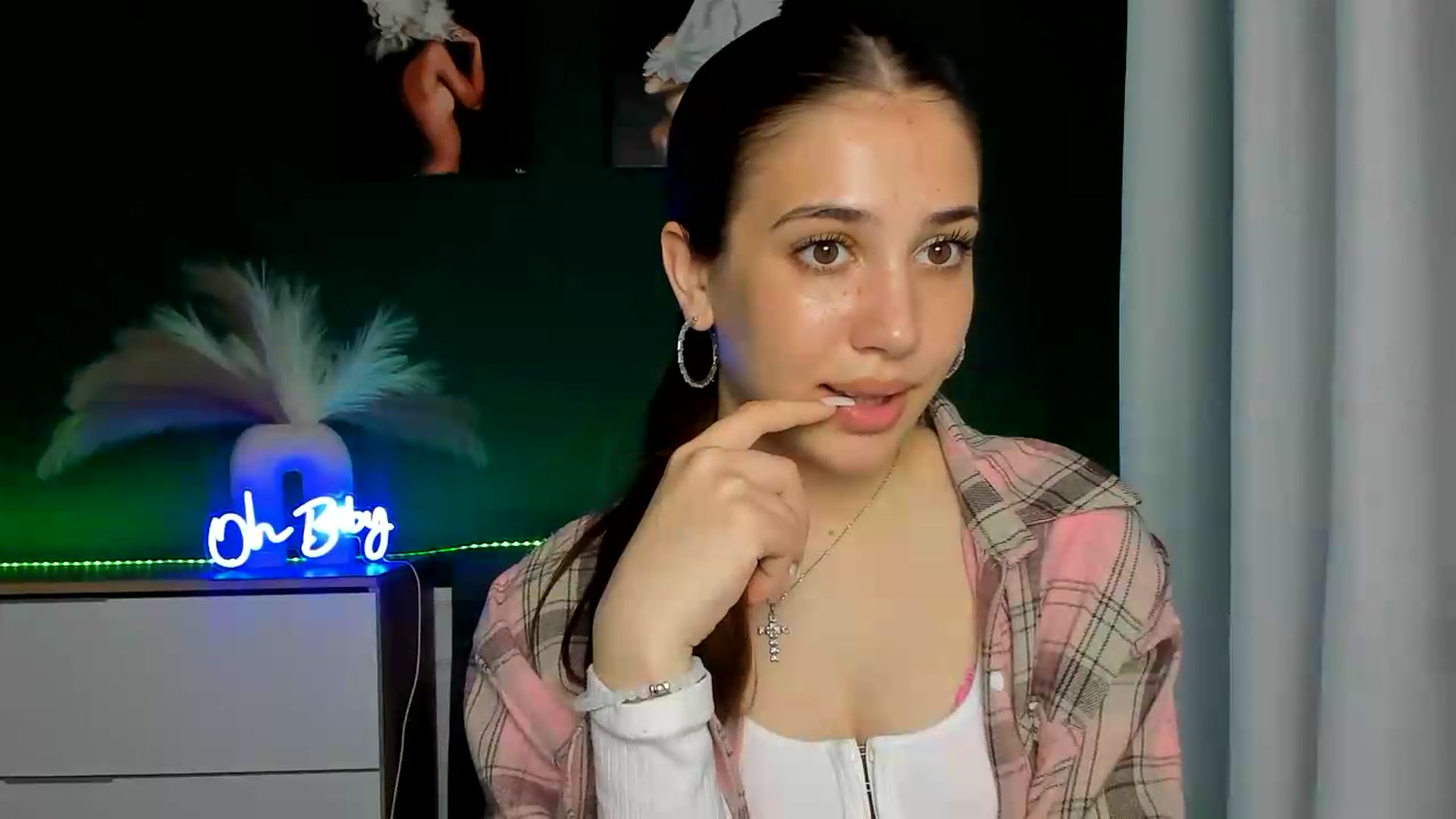 Gallery image thumbnail from AlexaPirs's myfreecams stream on, 05/21/2026, 13:29 image 16 of 20