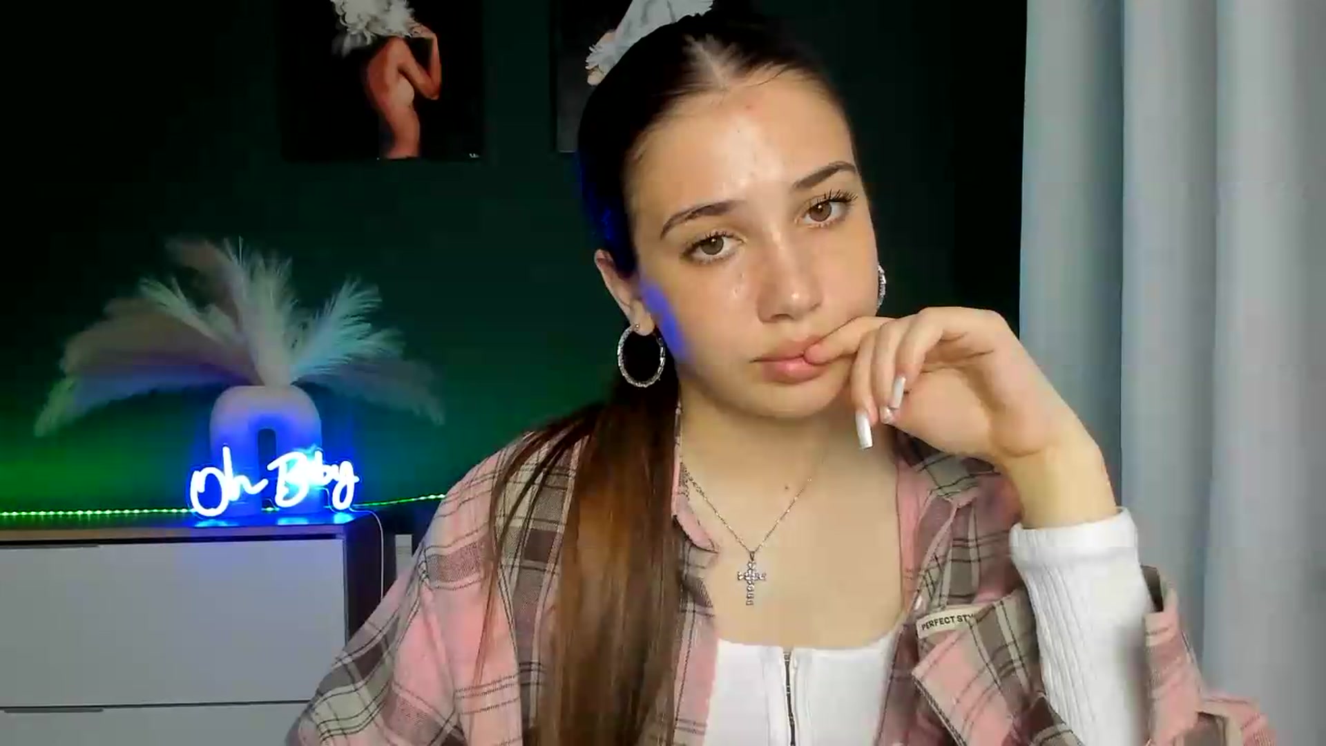 Gallery image thumbnail from AlexaPirs's myfreecams stream on, 05/21/2026, 13:29 image 4 of 20