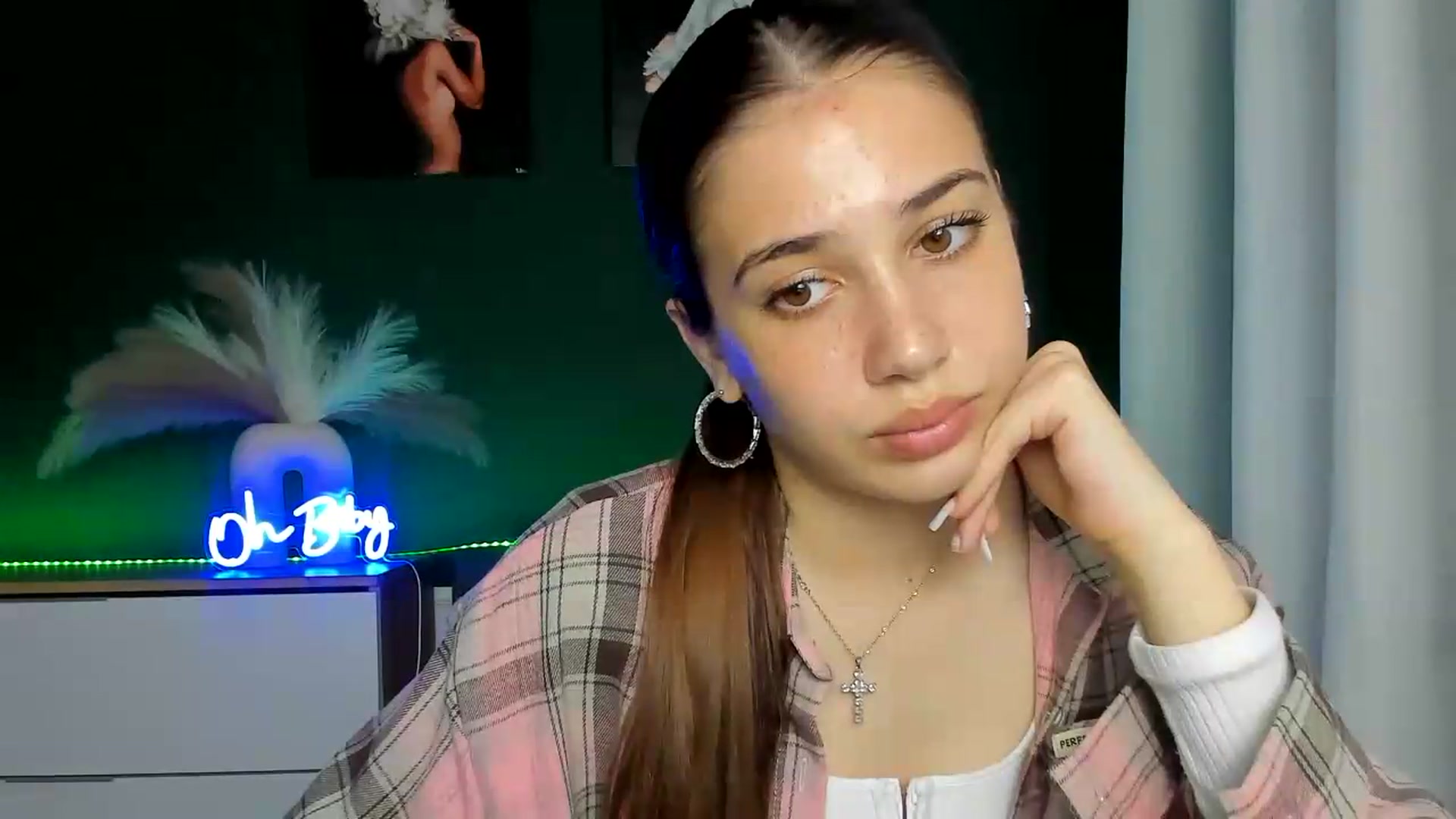 Gallery image thumbnail from AlexaPirs's myfreecams stream on, 05/21/2026, 13:29 image 10 of 20