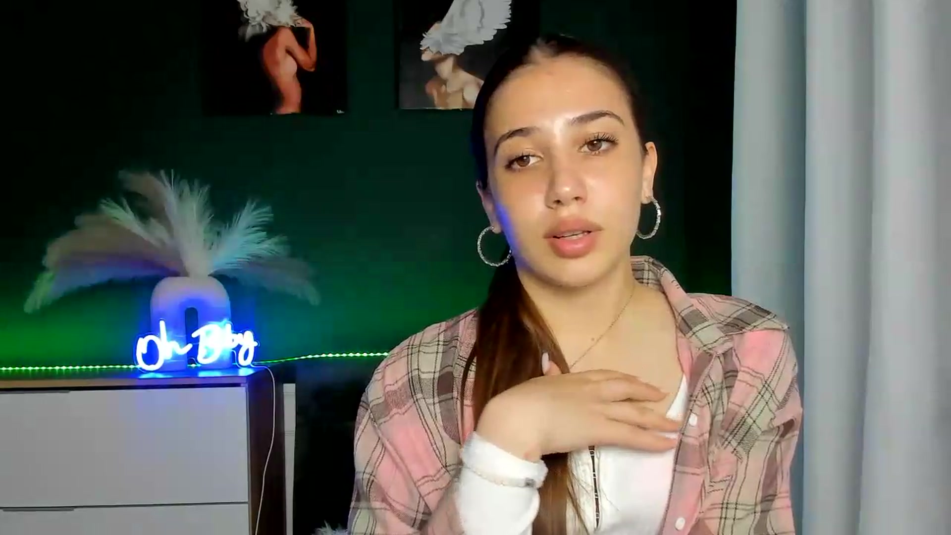 Gallery image thumbnail from AlexaPirs's myfreecams stream on, 05/21/2026, 13:29 image 15 of 20
