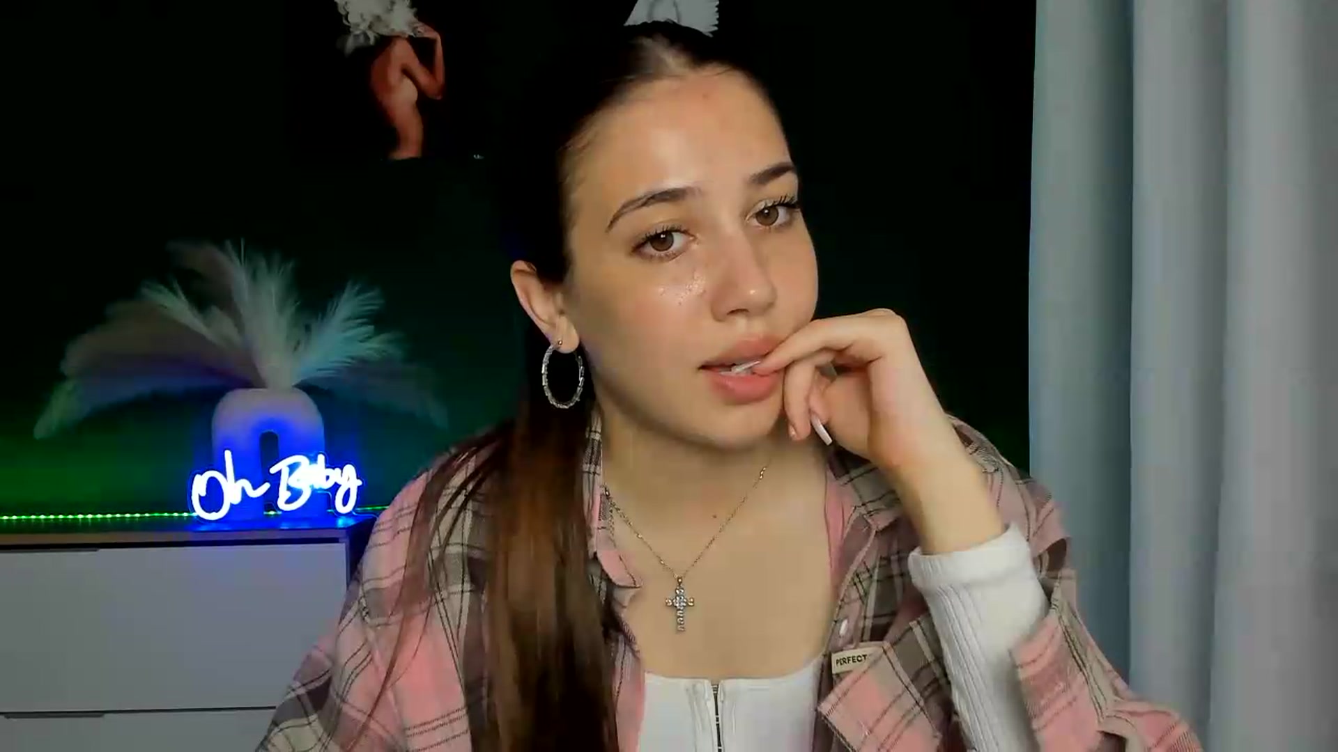 Gallery image thumbnail from AlexaPirs's myfreecams stream on, 05/21/2026, 13:29 image 2 of 20