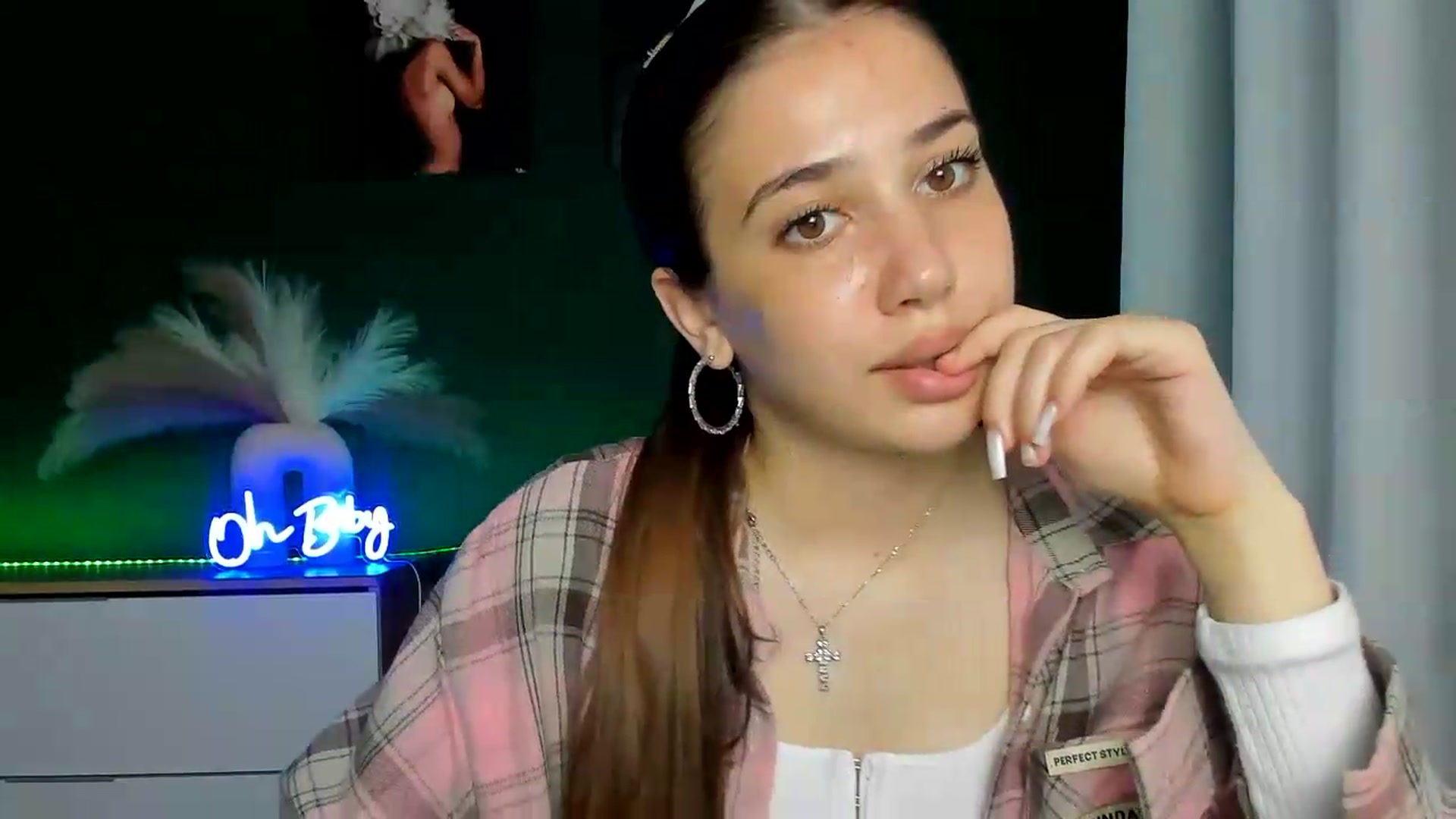 Gallery image thumbnail from AlexaPirs's myfreecams stream on, 05/21/2026, 13:29 image 11 of 20