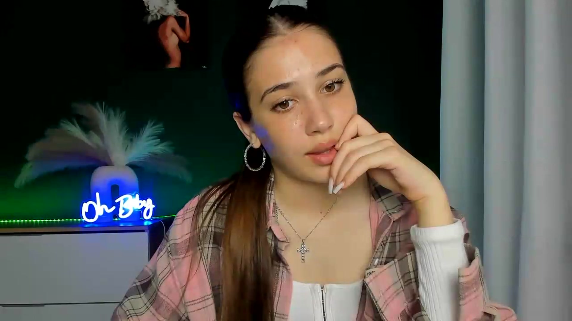Gallery image thumbnail from AlexaPirs's myfreecams stream on, 05/21/2026, 13:29 image 3 of 20
