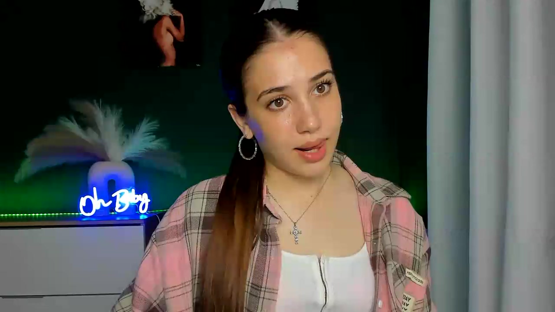 Gallery image thumbnail from AlexaPirs's myfreecams stream on, 05/21/2026, 13:29 image 7 of 20