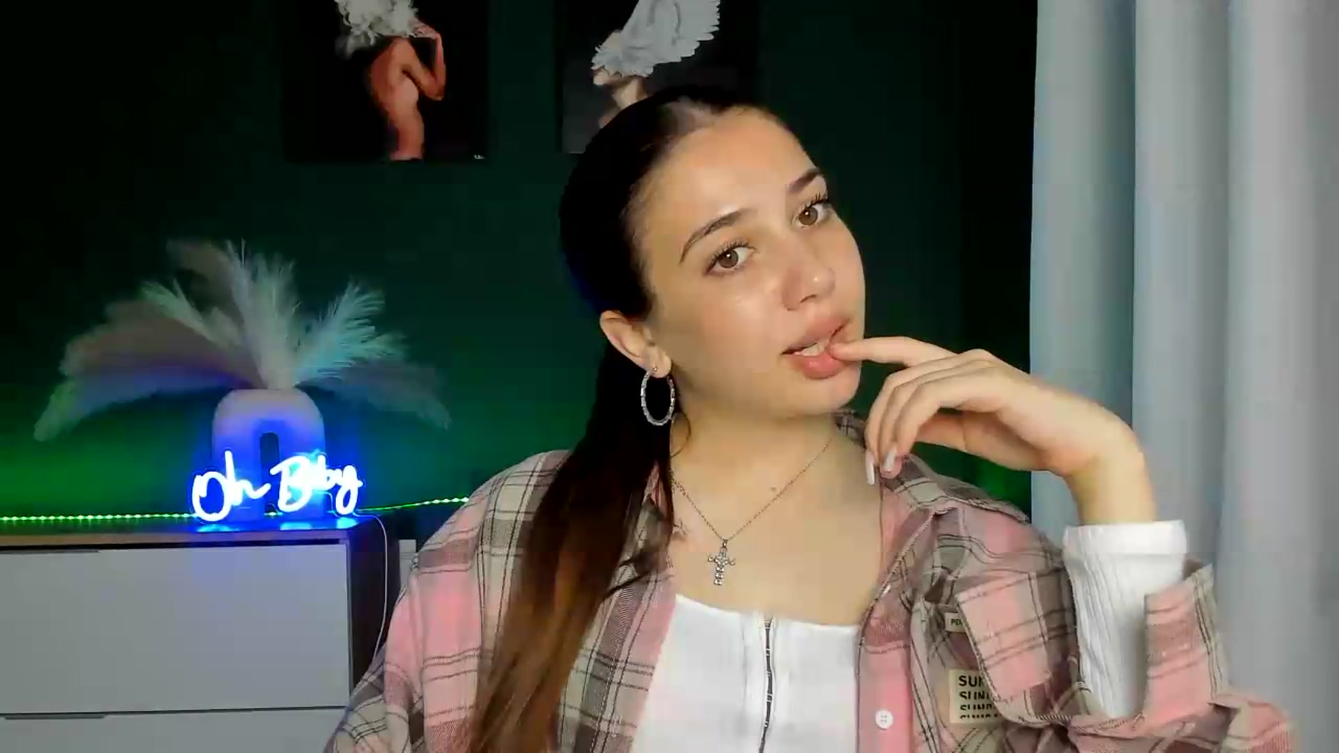 Gallery image thumbnail from AlexaPirs's myfreecams stream on, 05/21/2026, 13:29 image 8 of 20