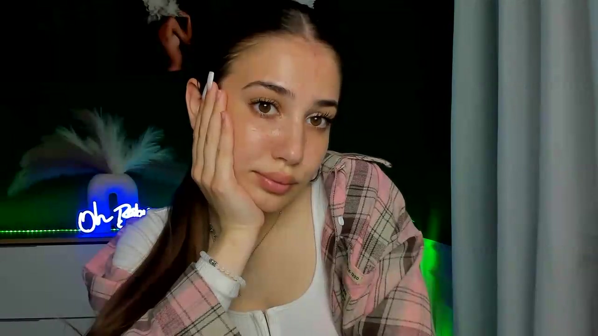 Gallery image thumbnail from AlexaPirs's myfreecams stream on, 05/21/2026, 14:31 image 2 of 20