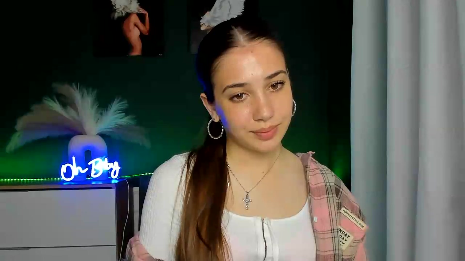 Gallery image thumbnail from AlexaPirs's myfreecams stream on, 05/21/2026, 14:31 image 10 of 20