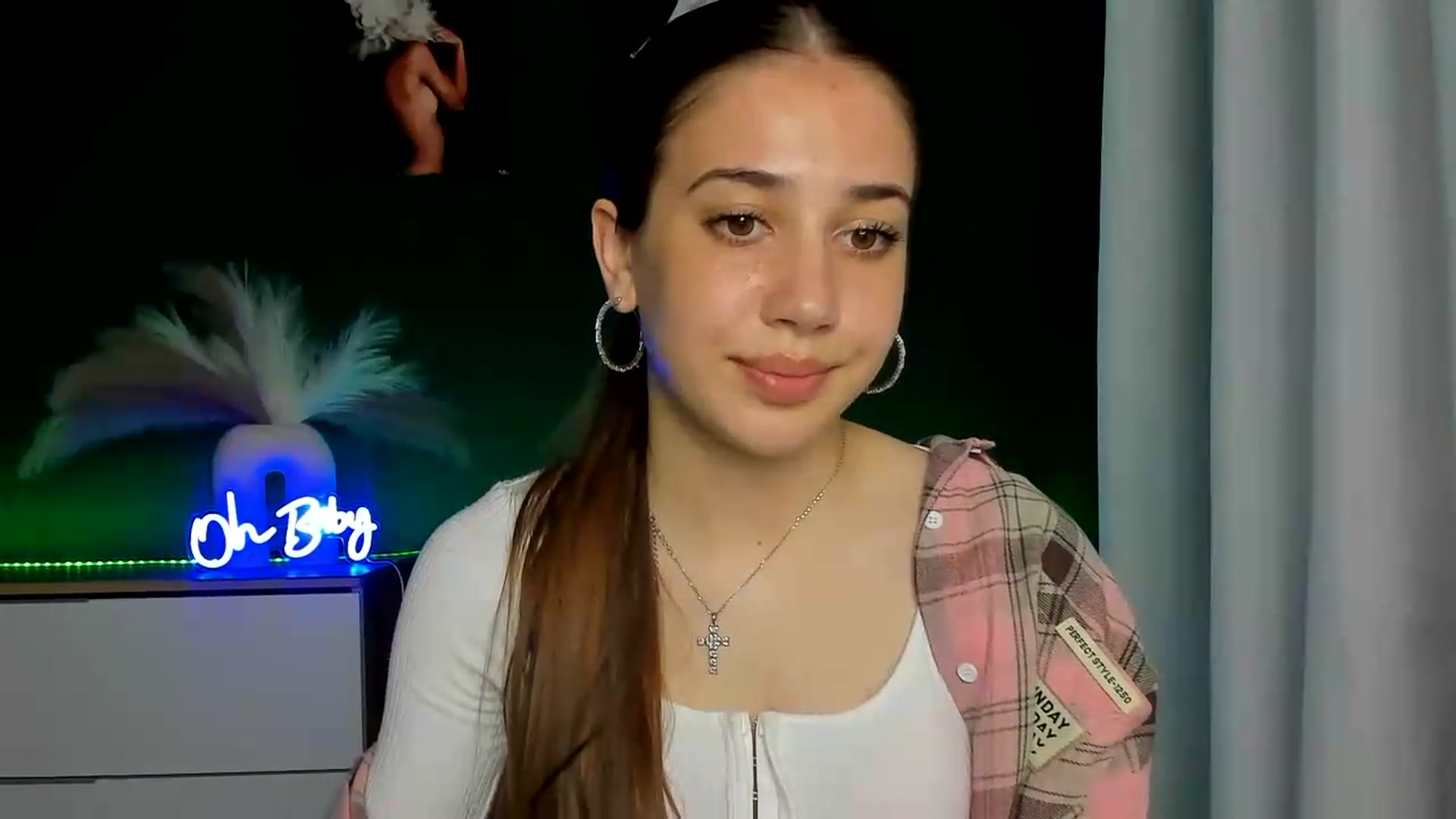 Gallery image thumbnail from AlexaPirs's myfreecams stream on, 05/21/2026, 14:31 image 14 of 20