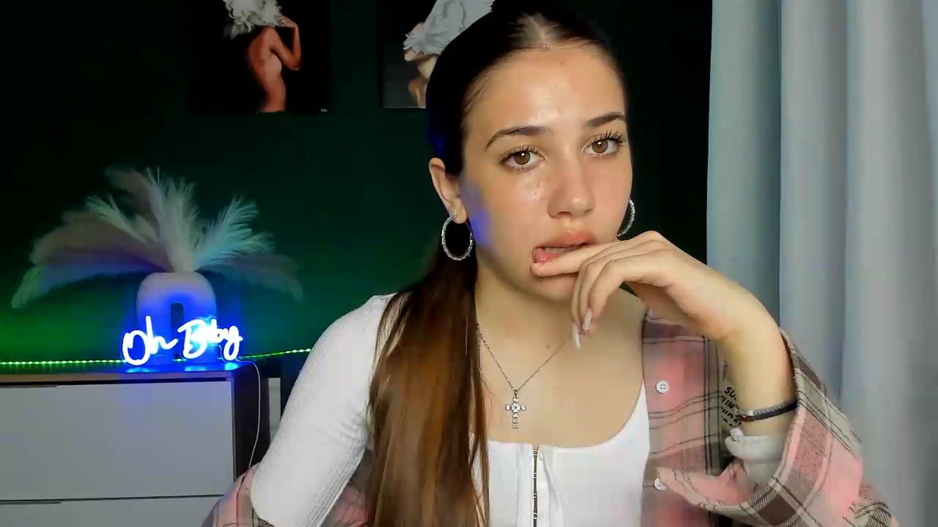 Gallery image thumbnail from AlexaPirs's myfreecams stream on, 05/21/2026, 14:31 image 19 of 20