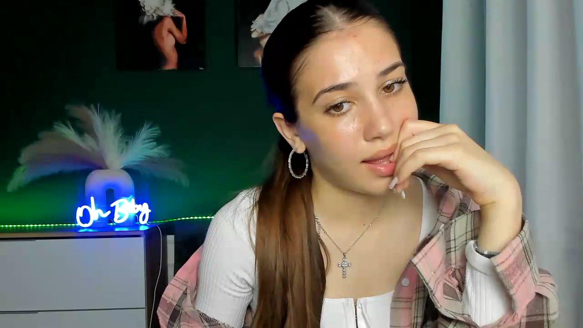 Gallery image thumbnail from AlexaPirs's myfreecams stream on, 05/21/2026, 14:31 image 5 of 20