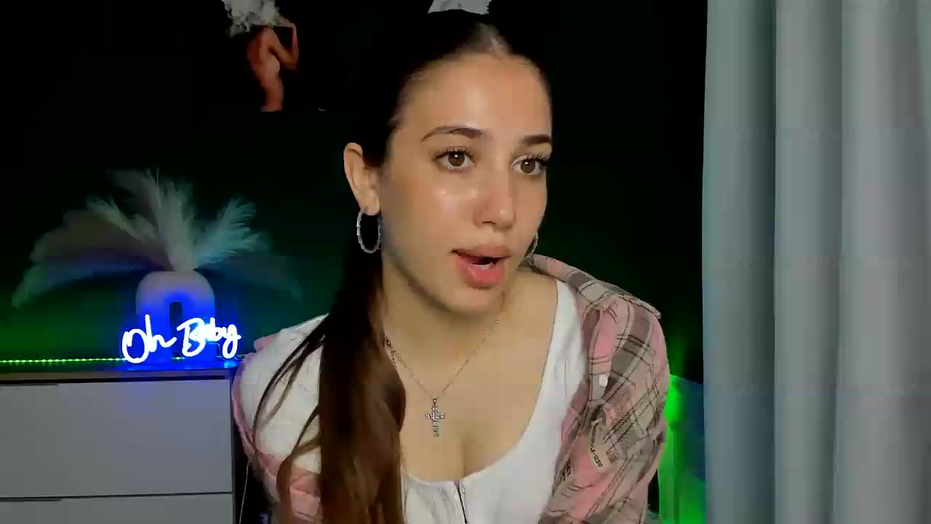 Gallery image thumbnail from AlexaPirs's myfreecams stream on, 05/21/2026, 14:31 image 1 of 20