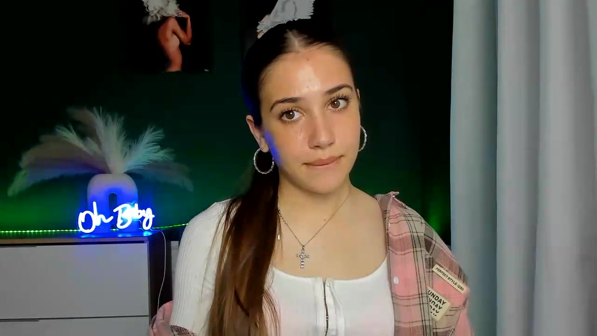 Gallery image thumbnail from AlexaPirs's myfreecams stream on, 05/21/2026, 14:31 image 9 of 20