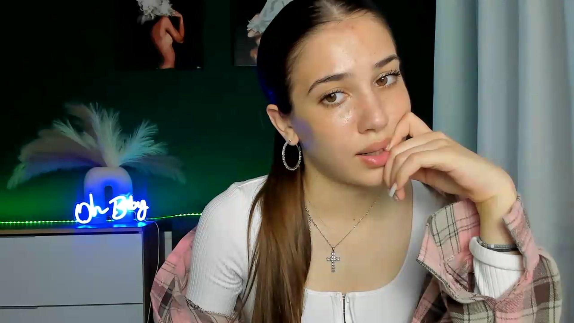 Gallery image thumbnail from AlexaPirs's myfreecams stream on, 05/21/2026, 14:31 image 3 of 20