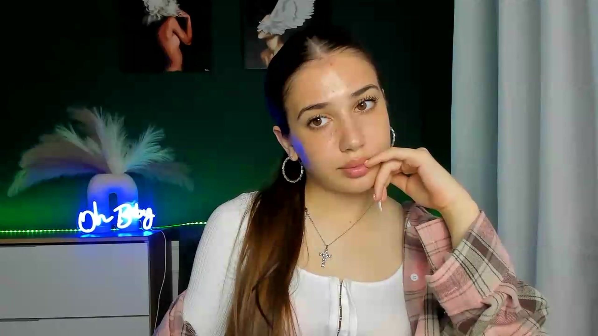 Gallery image thumbnail from AlexaPirs's myfreecams stream on, 05/21/2026, 14:31 image 11 of 20
