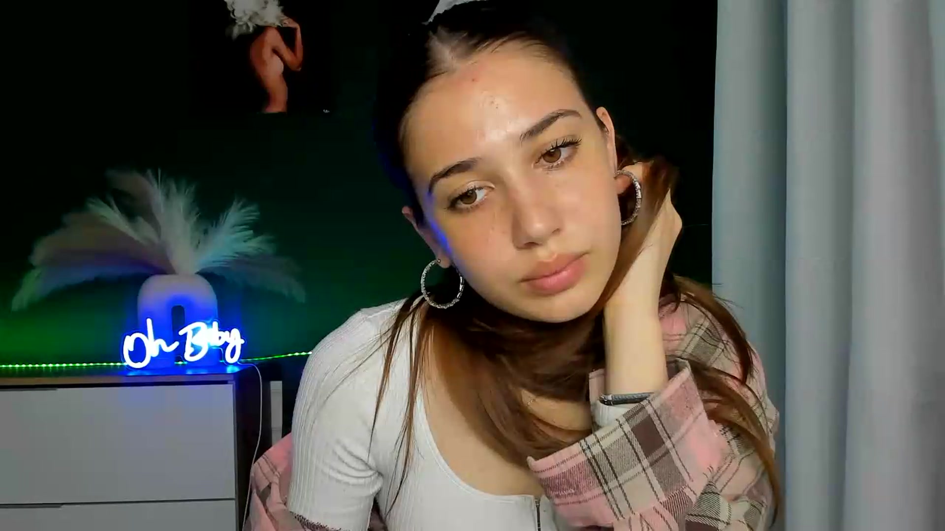Gallery image thumbnail from AlexaPirs's myfreecams stream on, 05/21/2026, 14:31 image 8 of 20