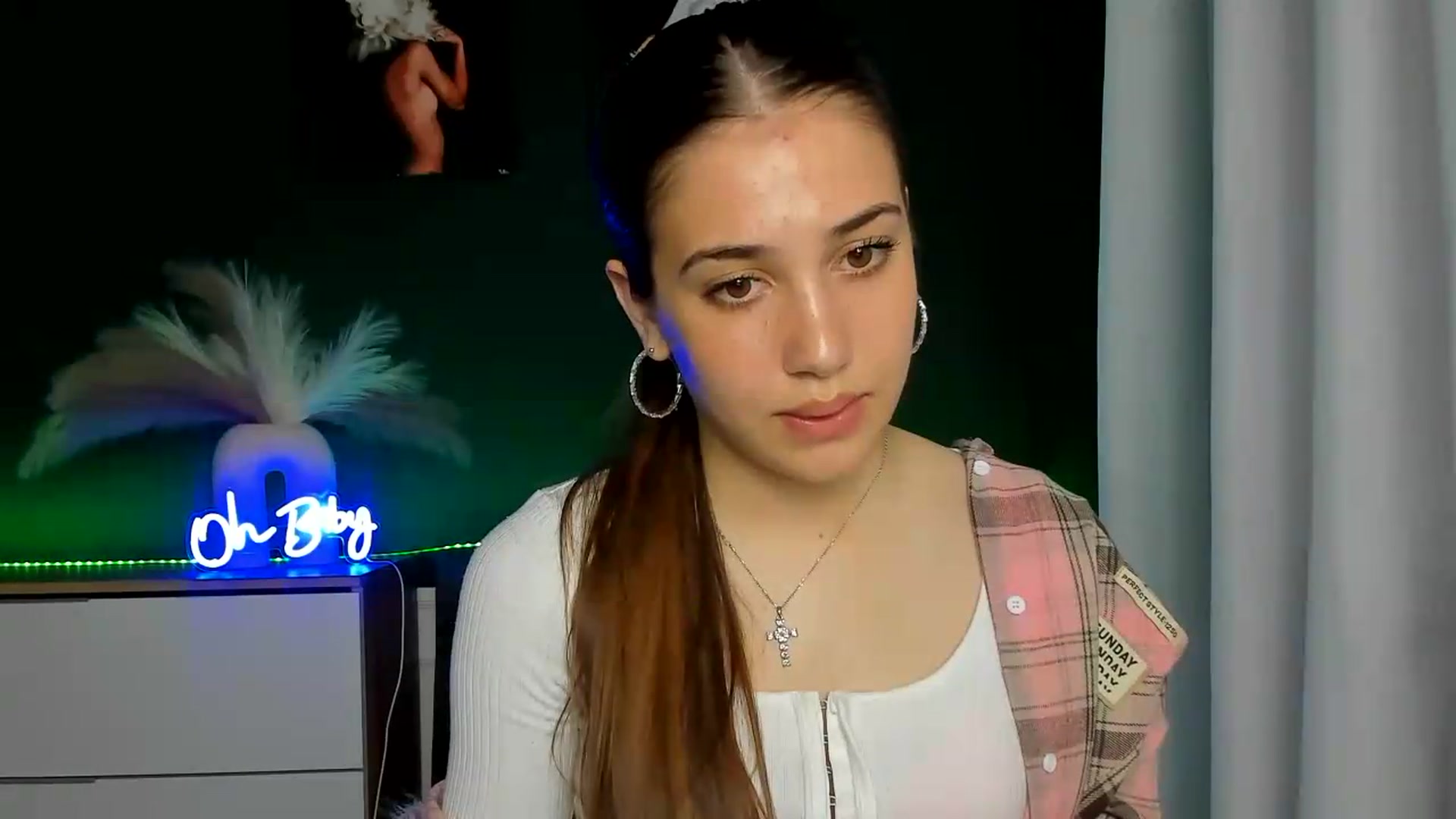 Gallery image thumbnail from AlexaPirs's myfreecams stream on, 05/21/2026, 14:31 image 17 of 20