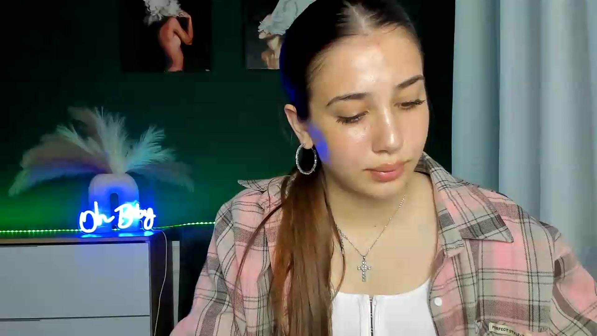 Gallery image thumbnail from AlexaPirs's myfreecams stream on, 05/21/2026, 15:54 image 3 of 20