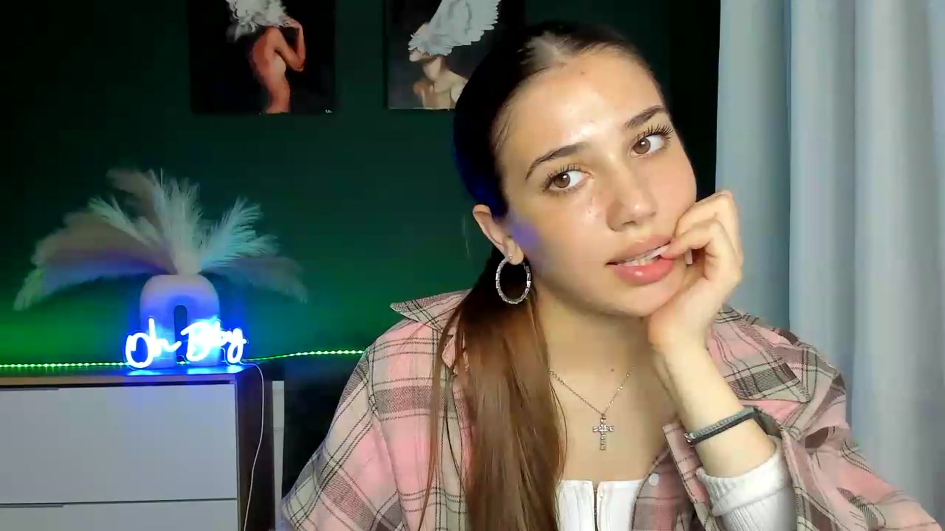 Gallery image thumbnail from AlexaPirs's myfreecams stream on, 05/21/2026, 15:54 image 6 of 20