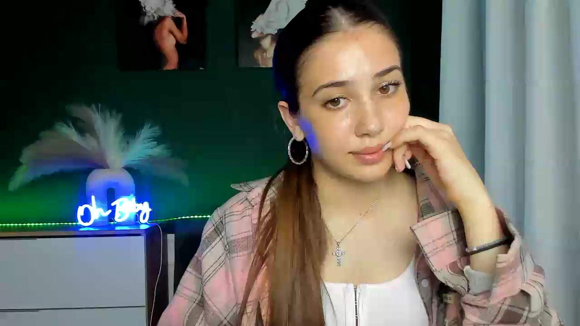 Gallery image thumbnail from AlexaPirs's myfreecams stream on, 05/21/2026, 15:54 image 1 of 20