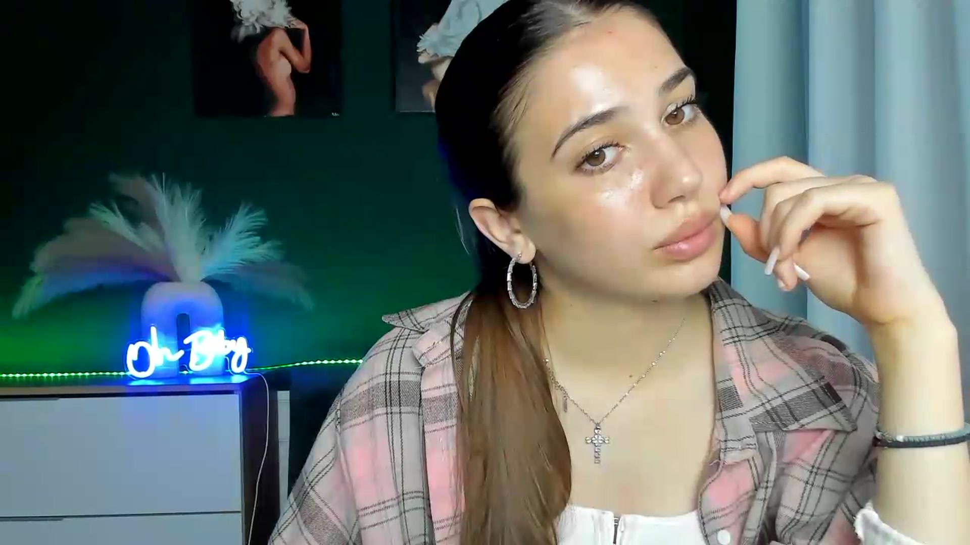 Gallery image thumbnail from AlexaPirs's myfreecams stream on, 05/21/2026, 15:54 image 20 of 20